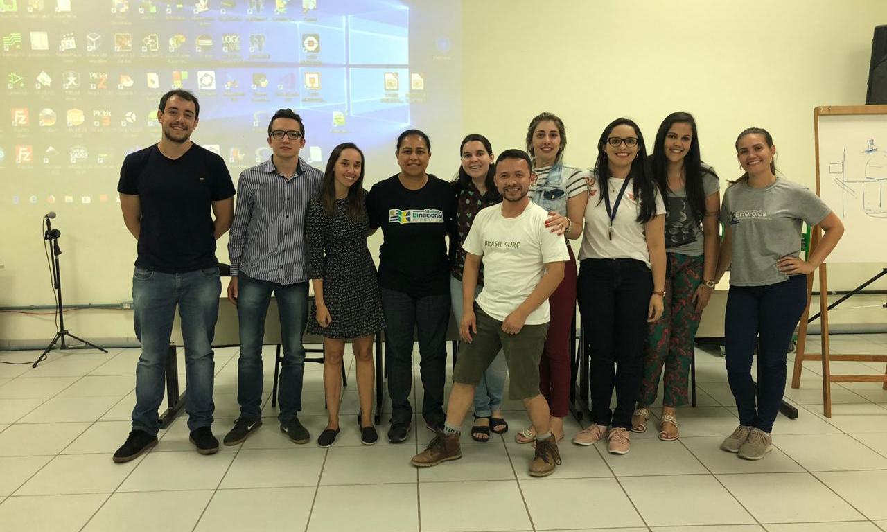estudiantes en una charla