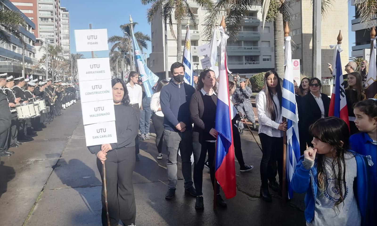 Desfile de UTU por los 115 años de Punta del Este