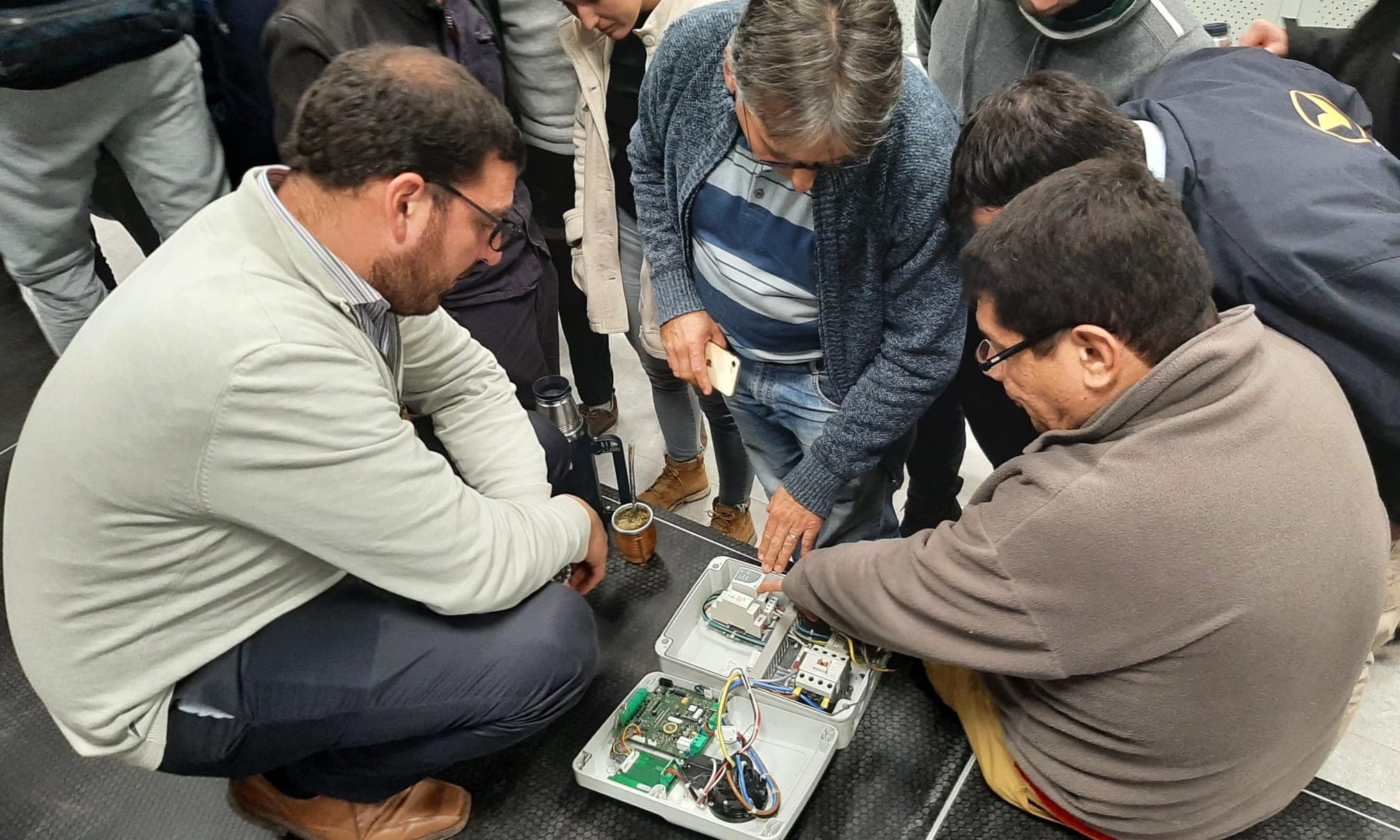 Charla sobre Sistemas de Alimentación de Vehículos Eléctricos en IAE Paysadú 