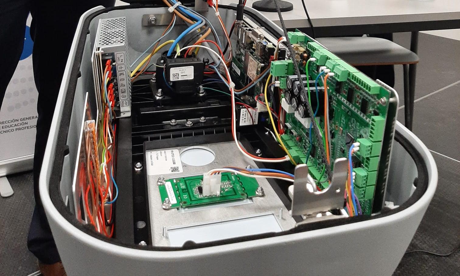 Charla sobre Sistemas de Alimentación de Vehículos Eléctricos en IAE Paysadú 
