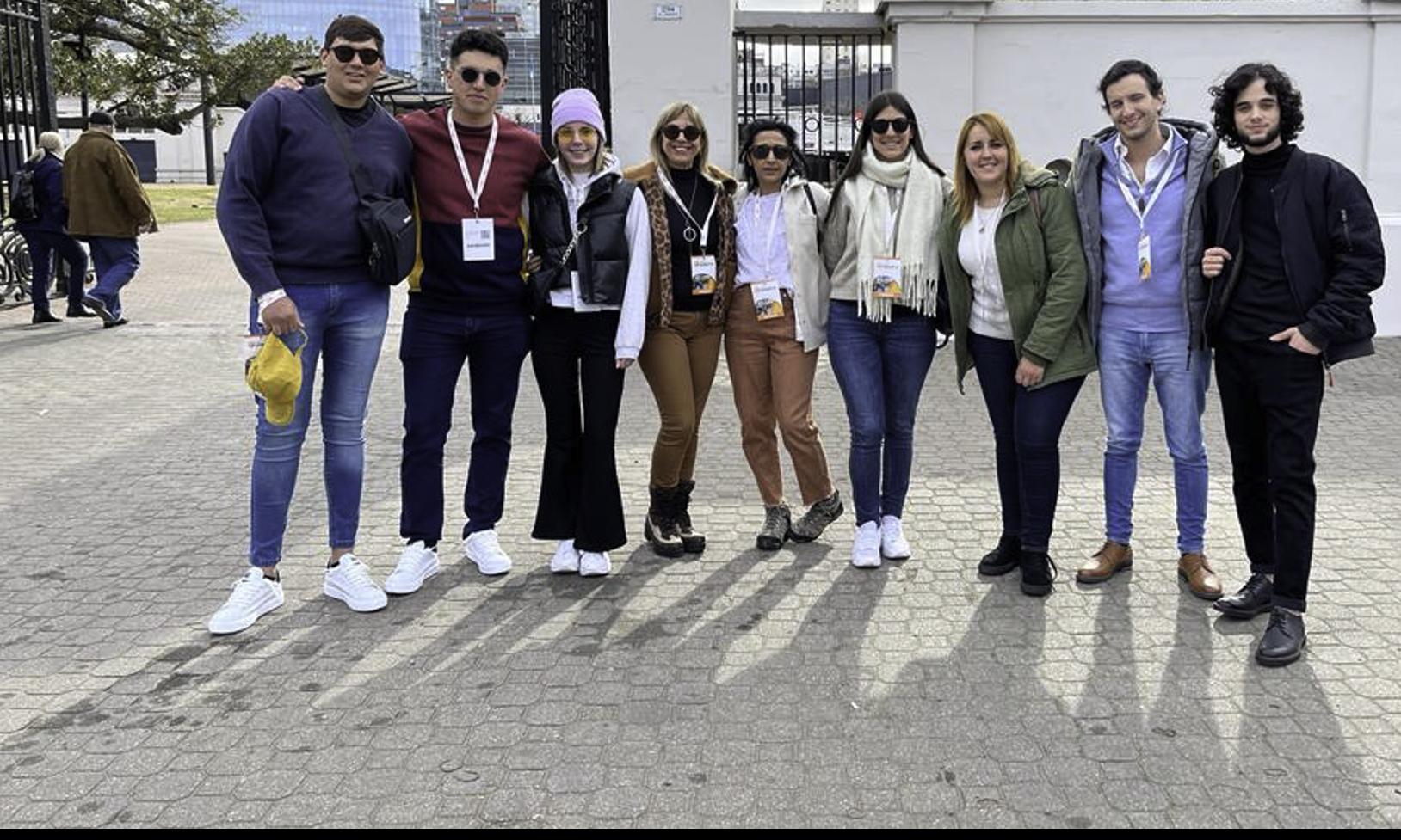 enfrente a la expo