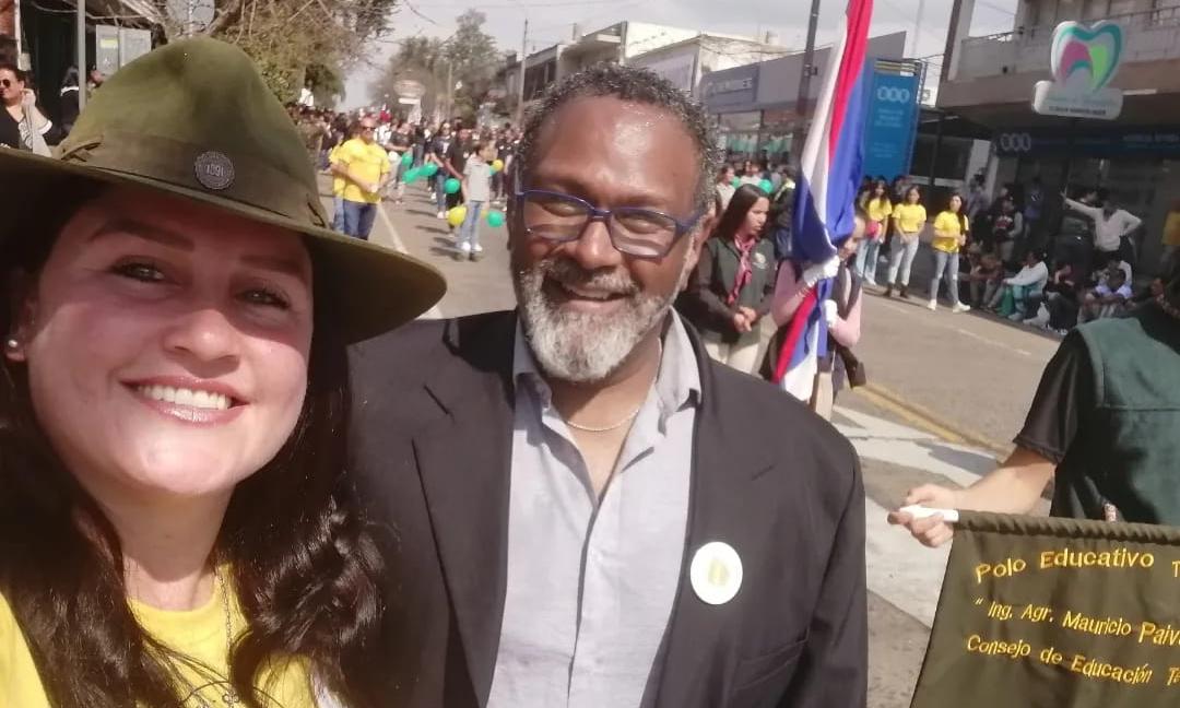 estudiantes en el desfile