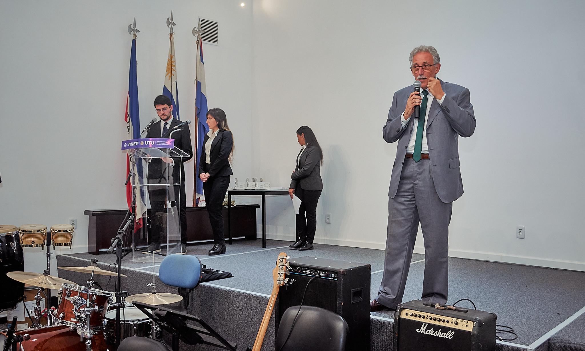 Homenaje de la Escuel de Comunicación Social