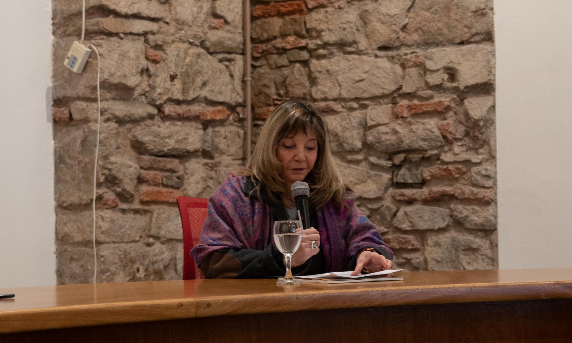 Exposición del pintor Gustavo Alamón, denominada  “Puerta al futuro“