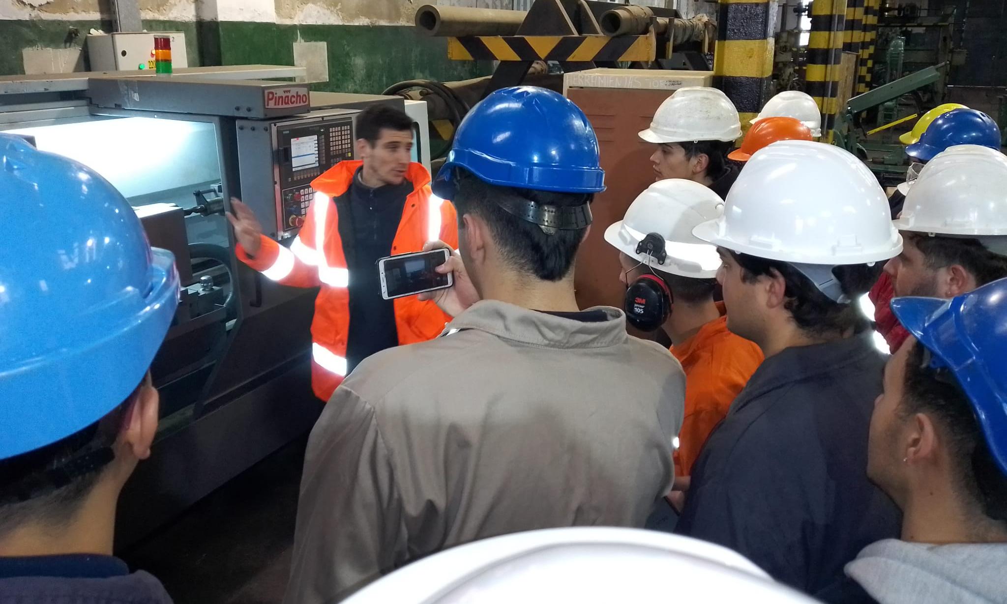 Visita de estudiantes de la ERCNA Carmelo