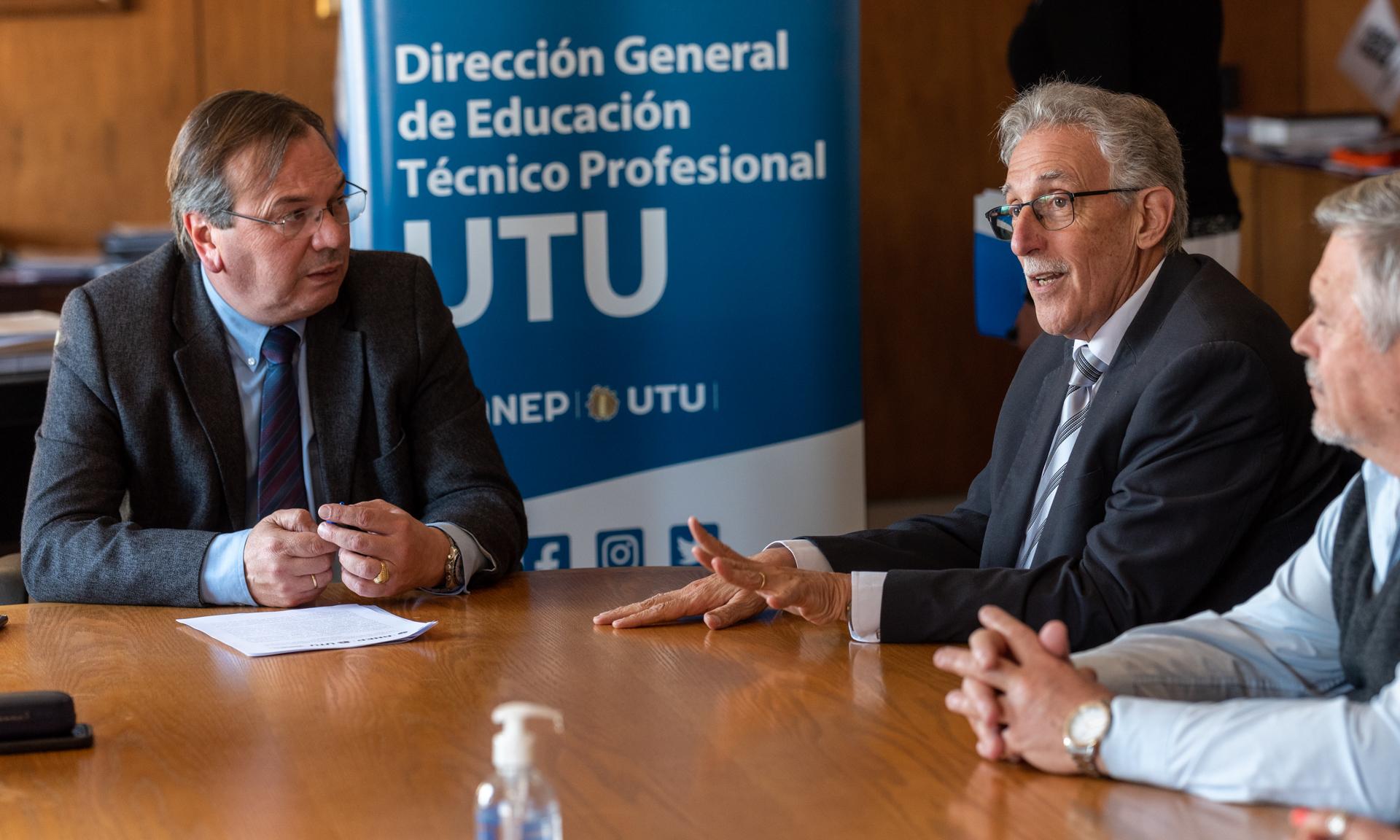 Firma convenio UTU - MTOP