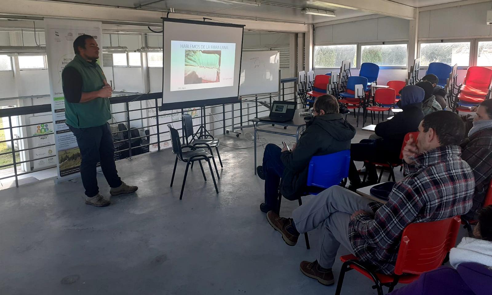 Jornada de esquila con alumnos de Lascano