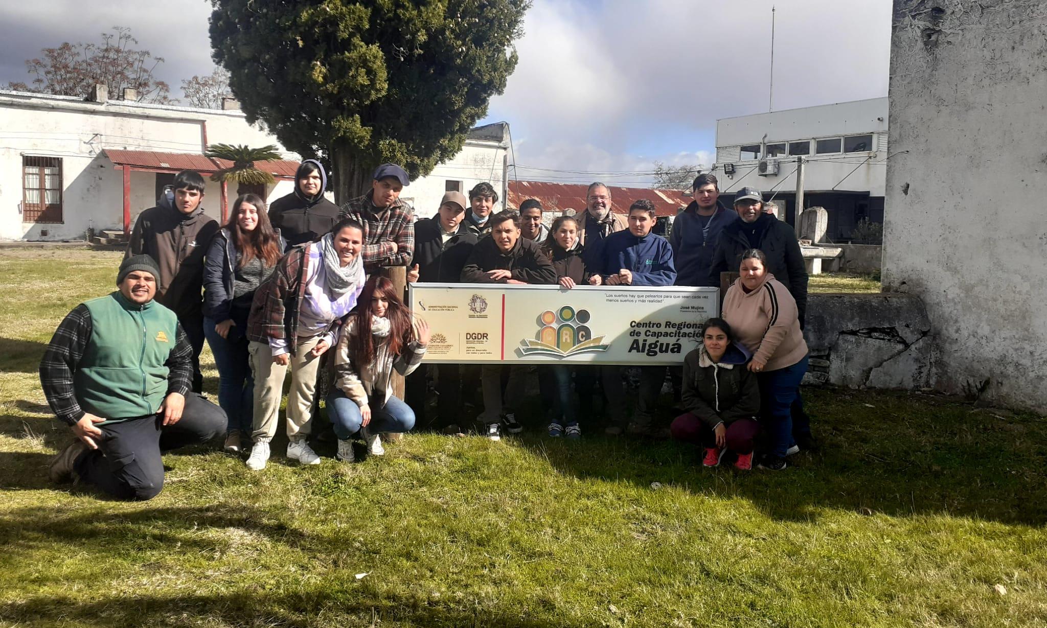 Jornada de esquila con alumnos de Lascano
