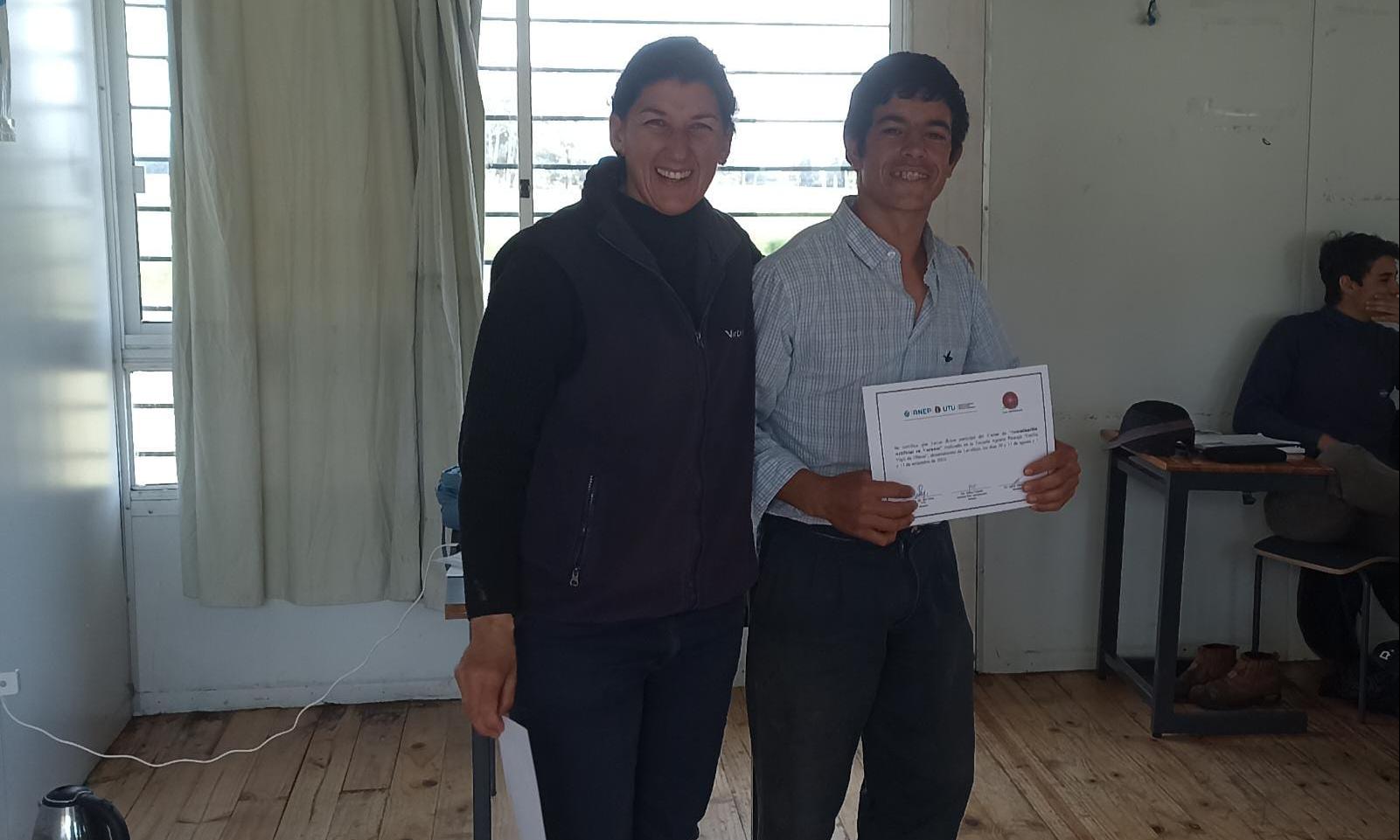 con el diploma