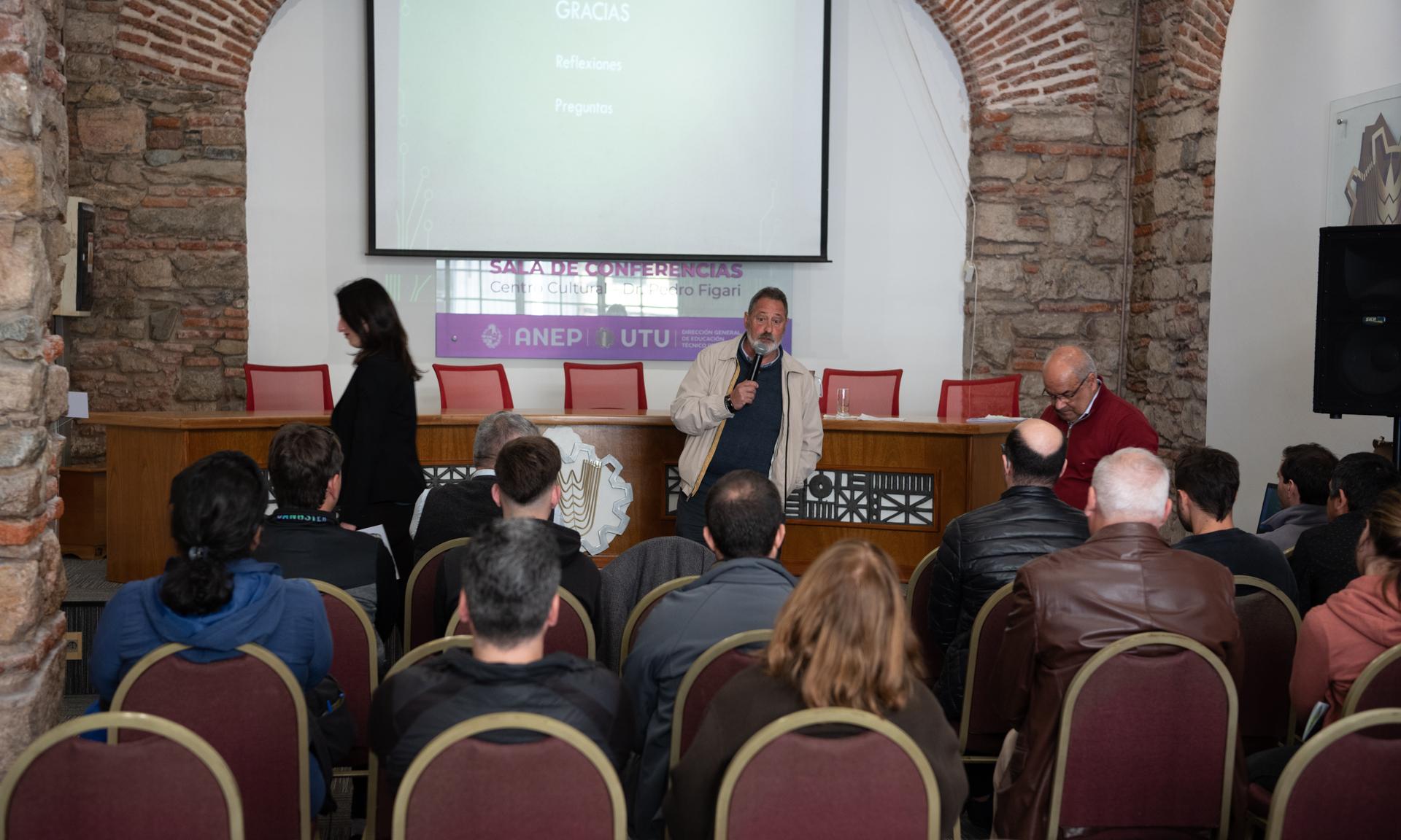 profesor hablando