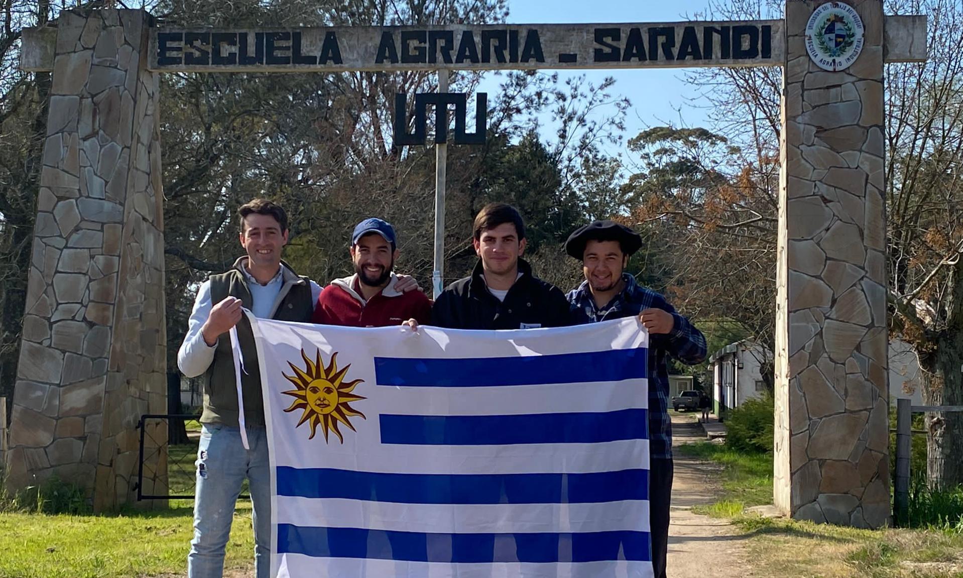 Estudiantes de la Escuela Agraria de Sarandí Grande