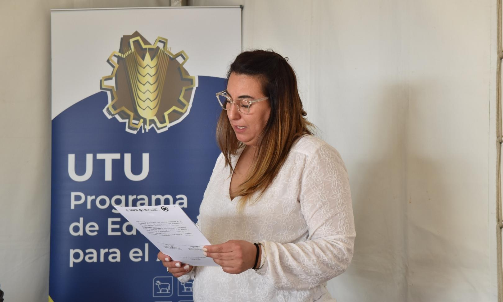 En esta jornada en la Expo Prado 2022, la Dirección General de Educación Técnico Profesional - UTU y la Sociedad de Criadores de Brangus del Uruguay (SCBU) firmaron un convenio donde el objetivo principal del mismo, es Incorporar al rodeo de la DGETP-UTU, principalmente en las escuelas del norte del país, bovinos hembra de raza Brangus para que los estudiantes puedan conocer la raza y sus beneficios, así como también contemplar las características que permiten la mejor adaptación a las condiciones de produc