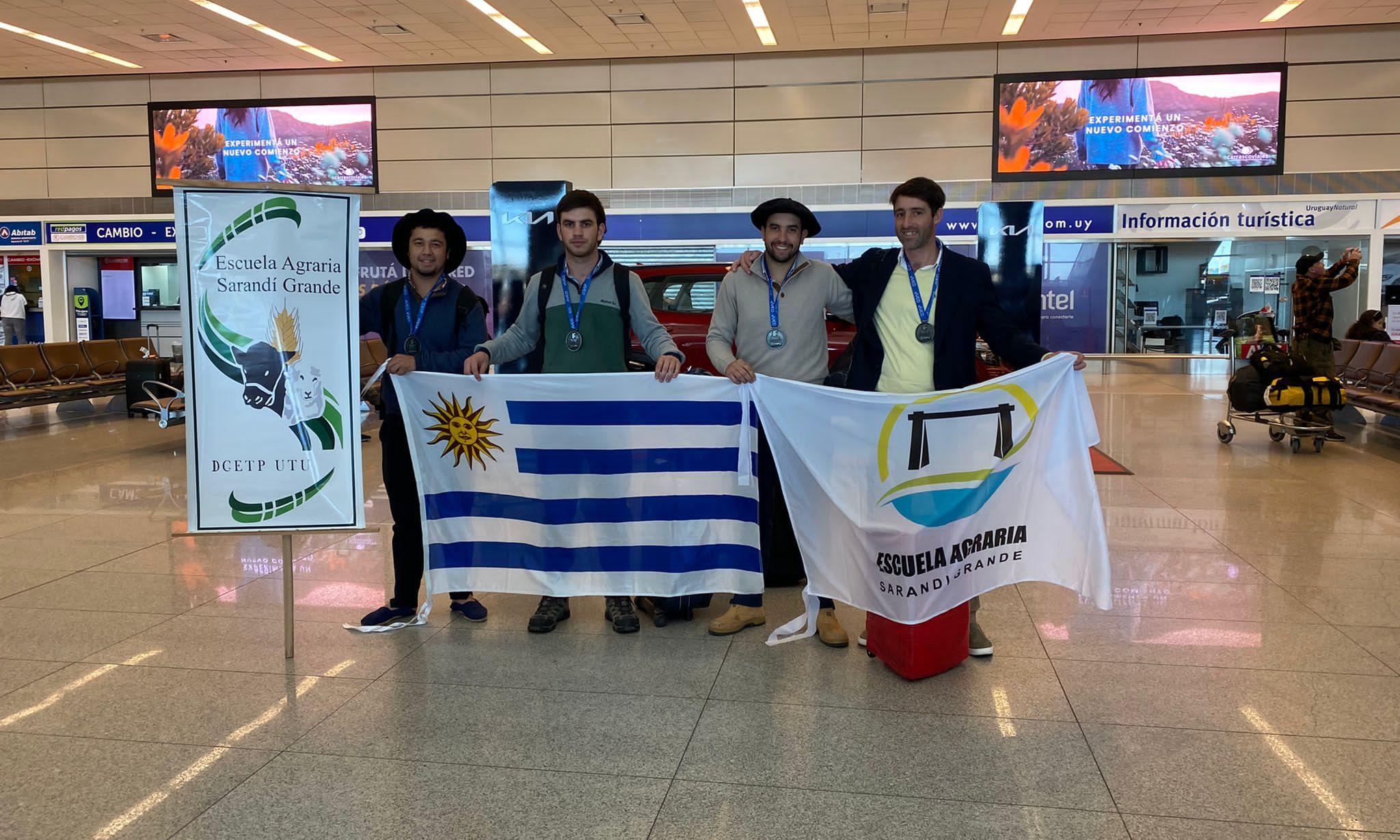 Estudiantes de la Escuela Agraria de Sarandí Grande