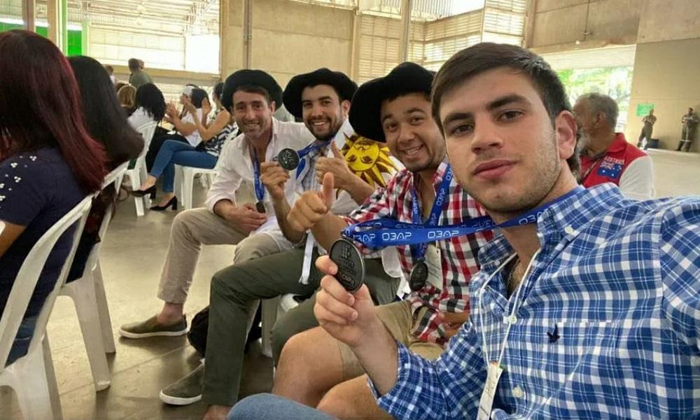 Estudiantes de la Escuela Agraria de Sarandí Grande