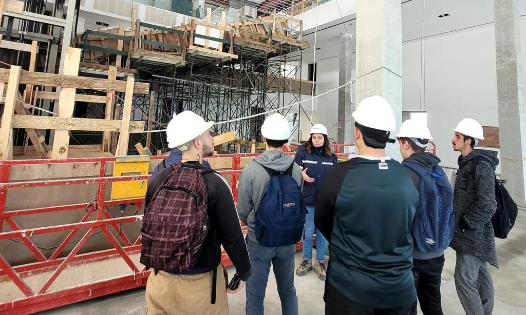 Estudiantes de 2° de Educación Media Tecnológica de Construcción de la Escuela Técnica Superior de Maldonado