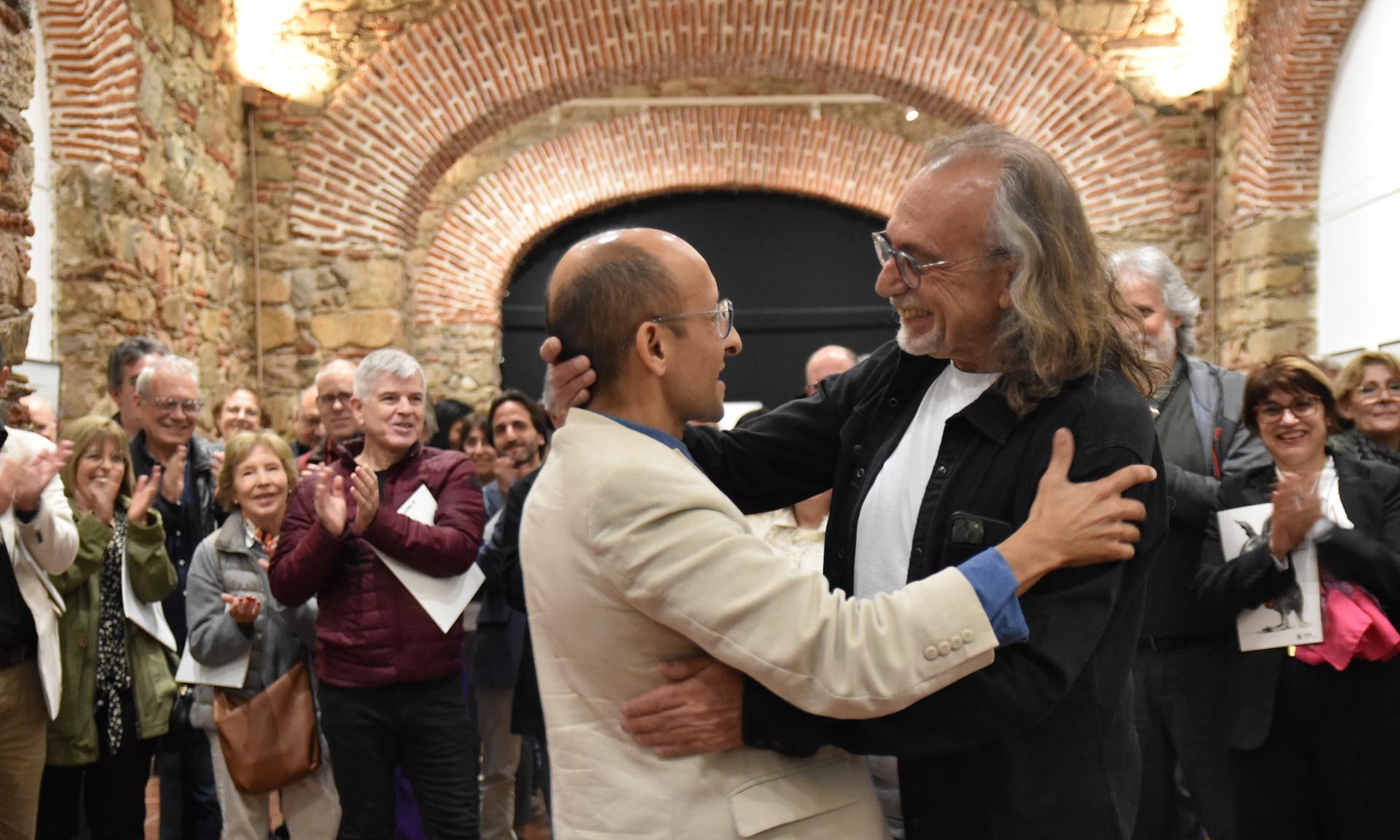 Muestra “Bichos al carbón” del artista Hogue, en la Sala de Exposiciones del Centro Cultural de UTU