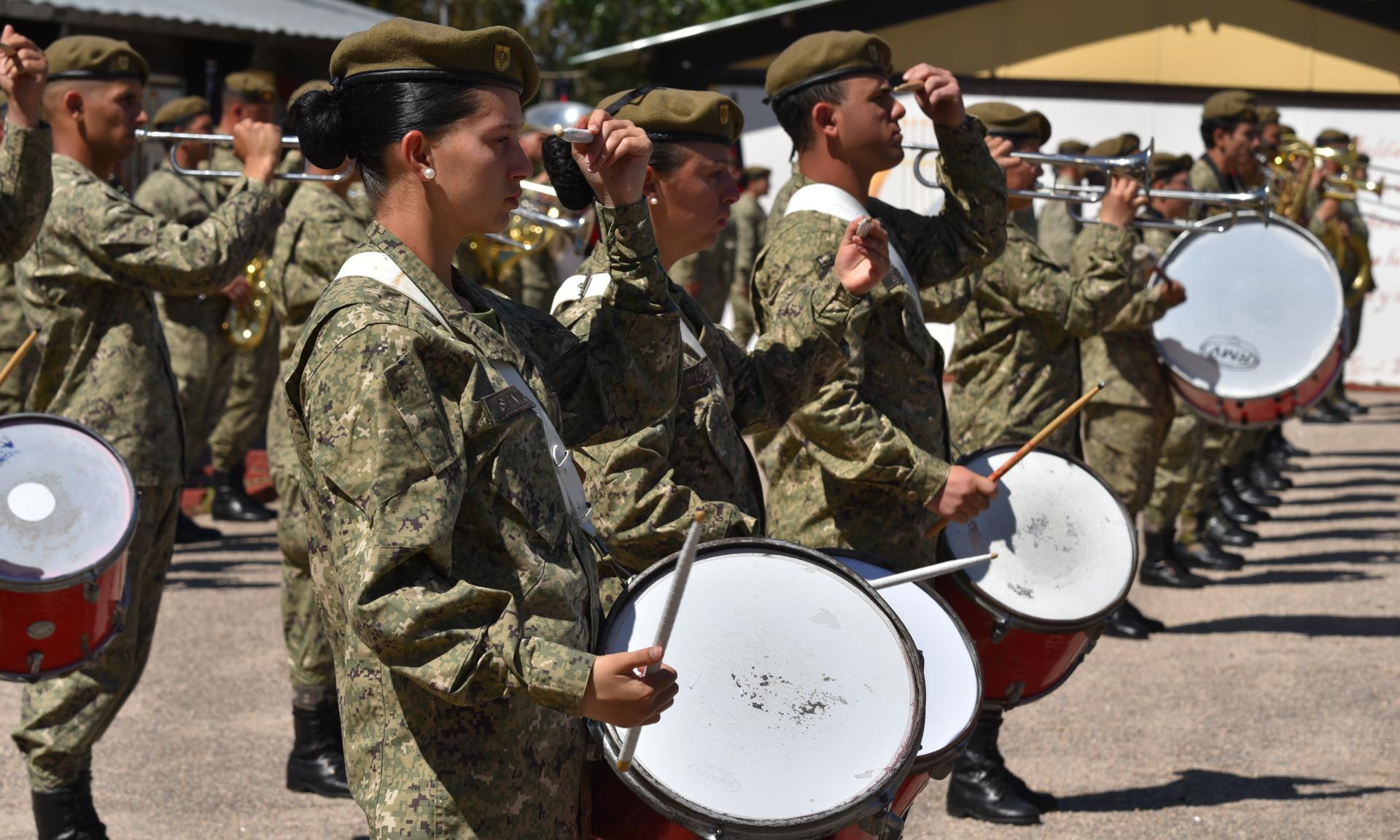 Escuela de Músicos del Ejercíto, entrega de certificados Media Báscia
