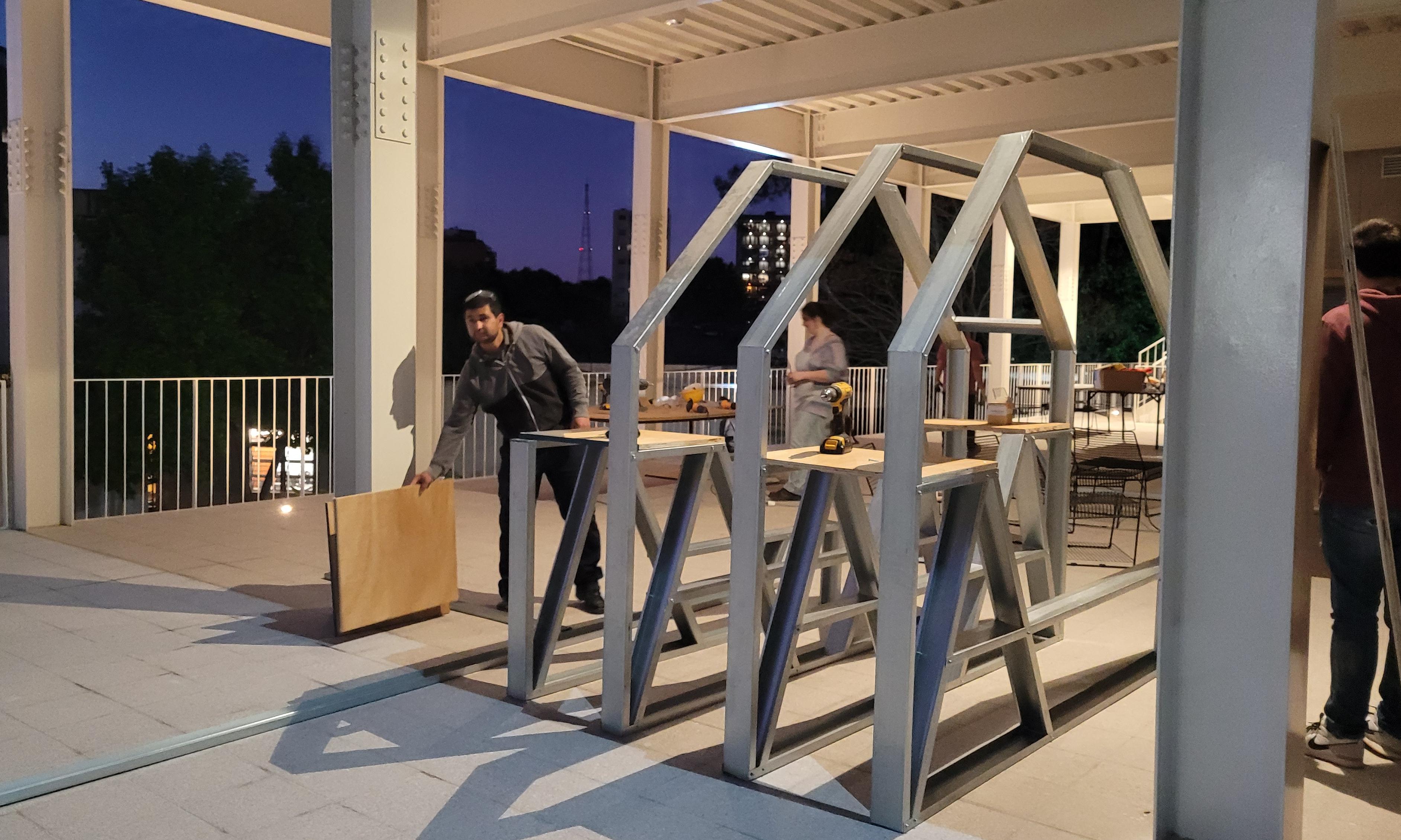 Banco construido por alumnos de UTU en la feria Constructiva 2022