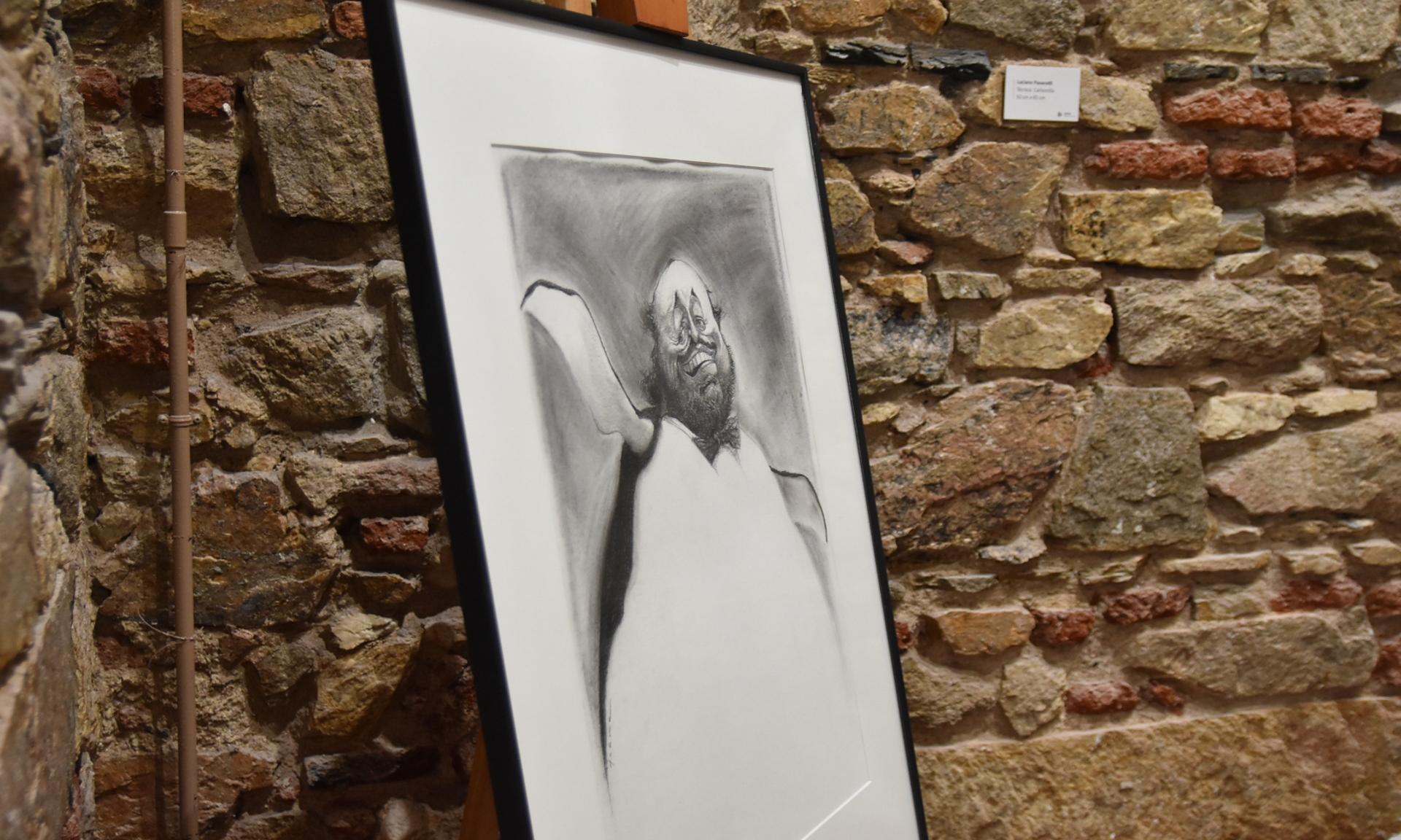 Muestra “Bichos al carbón” del artista Hogue, en la Sala de Exposiciones del Centro Cultural de UTU