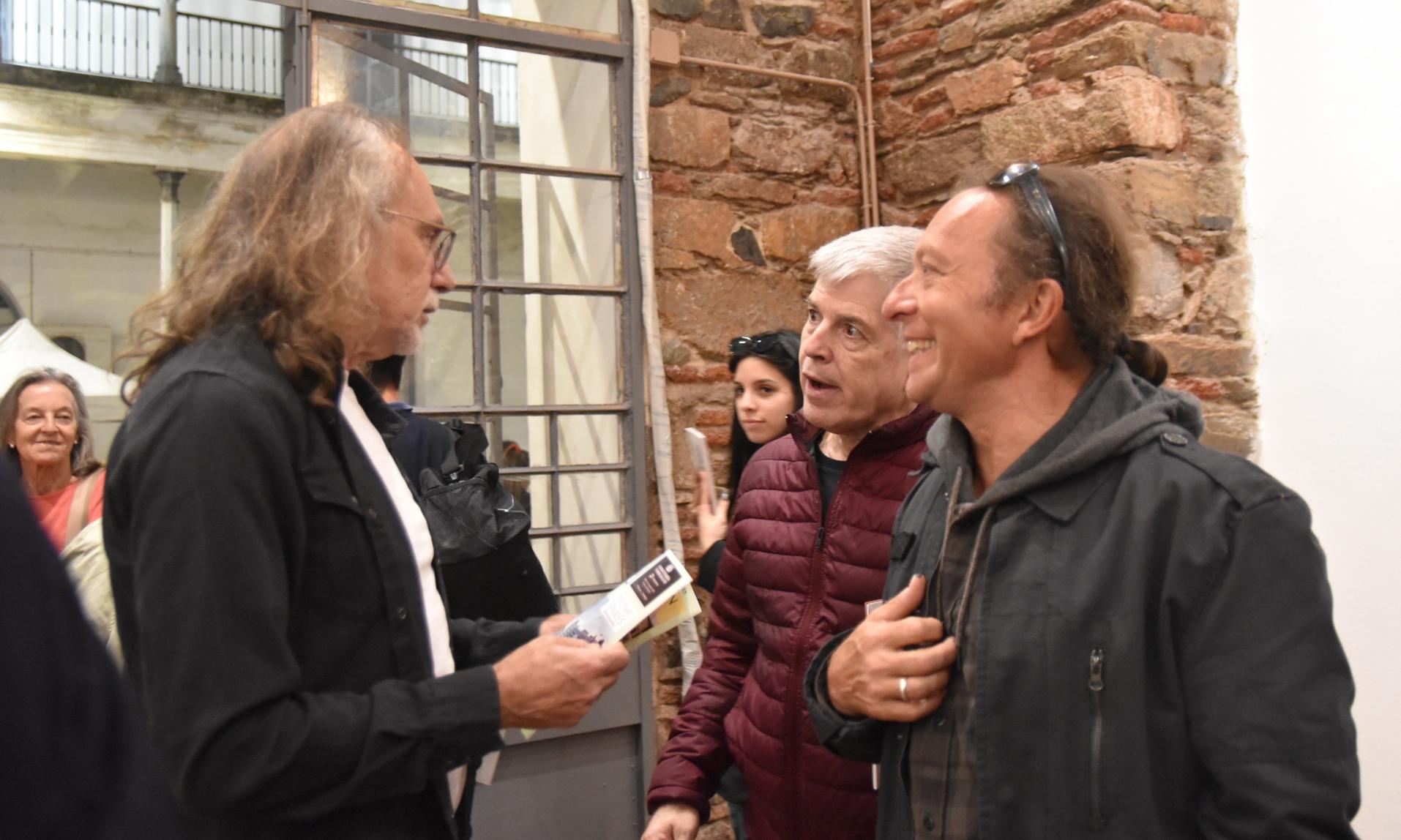 Muestra “Bichos al carbón” del artista Hogue, en la Sala de Exposiciones del Centro Cultural de UTU