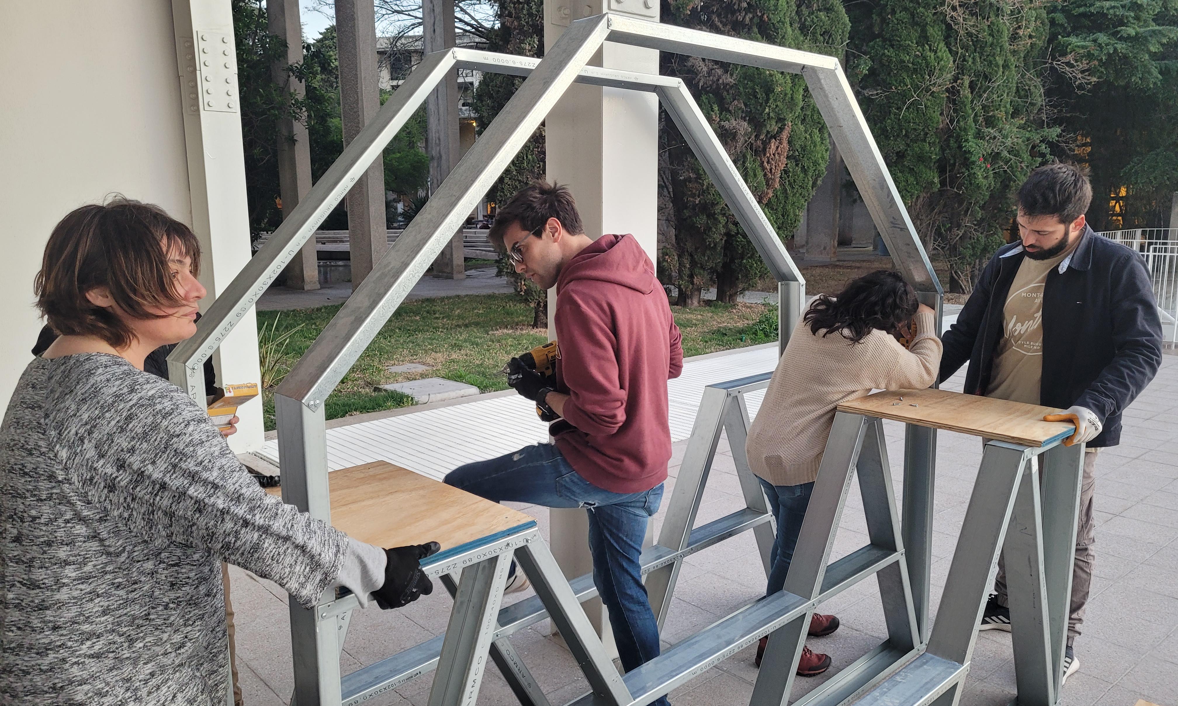 Banco construido por alumnos de UTU en la feria Constructiva 2022