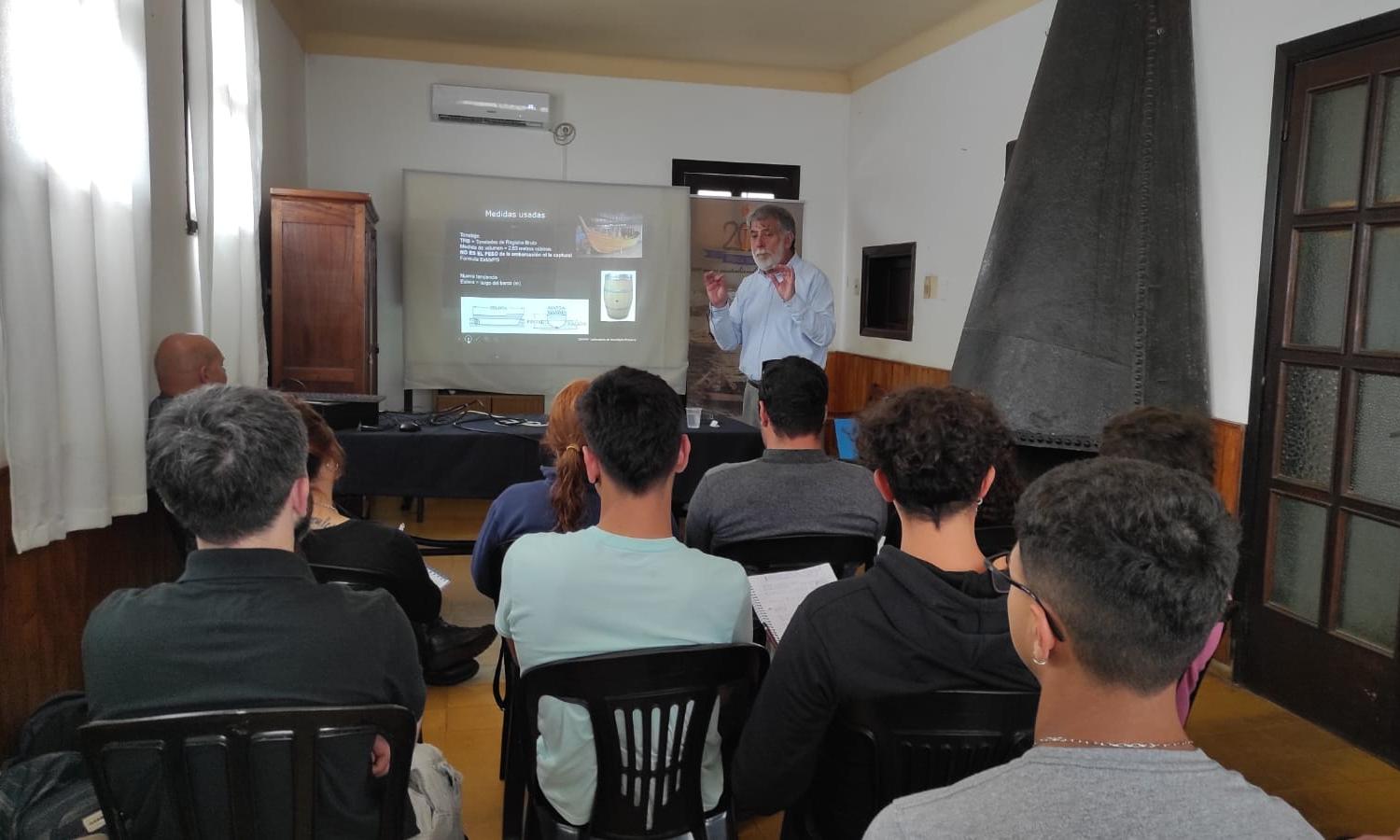 Visita de alumnos del ERCNA a la Subprefectura de Carmelo