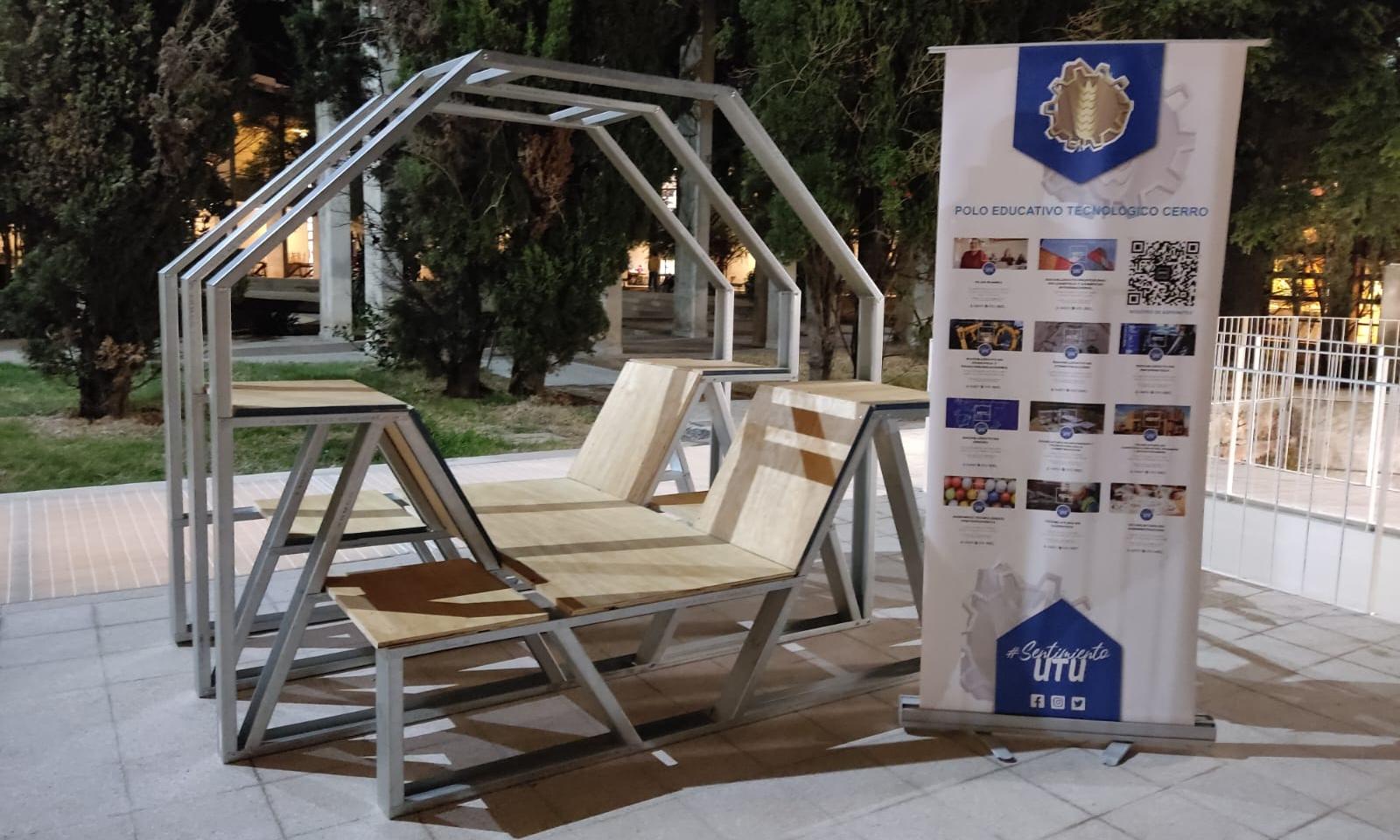 Banco construido por alumnos de UTU en la feria Constructiva 2022