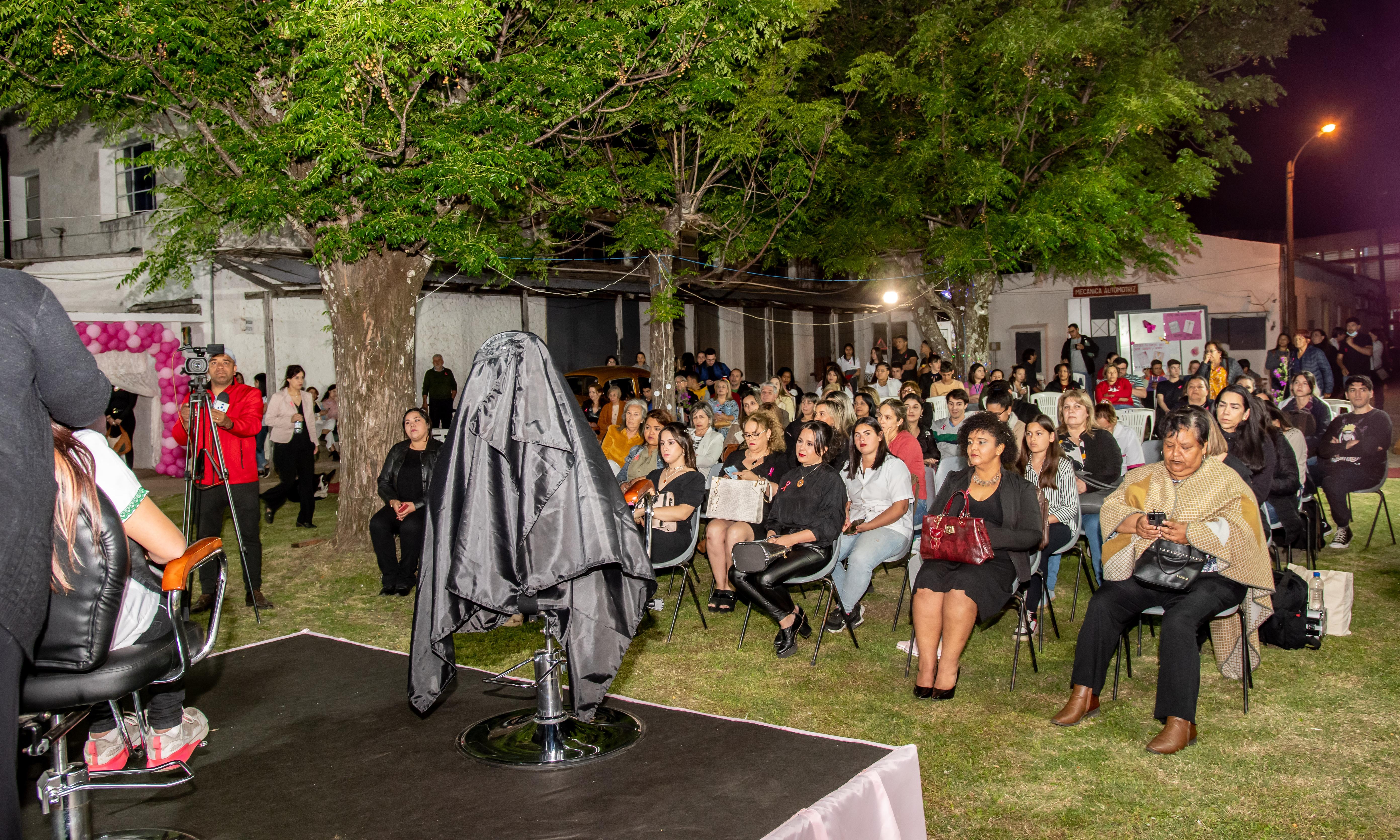 Alumnos de belleza Escuela Técnica Artigas