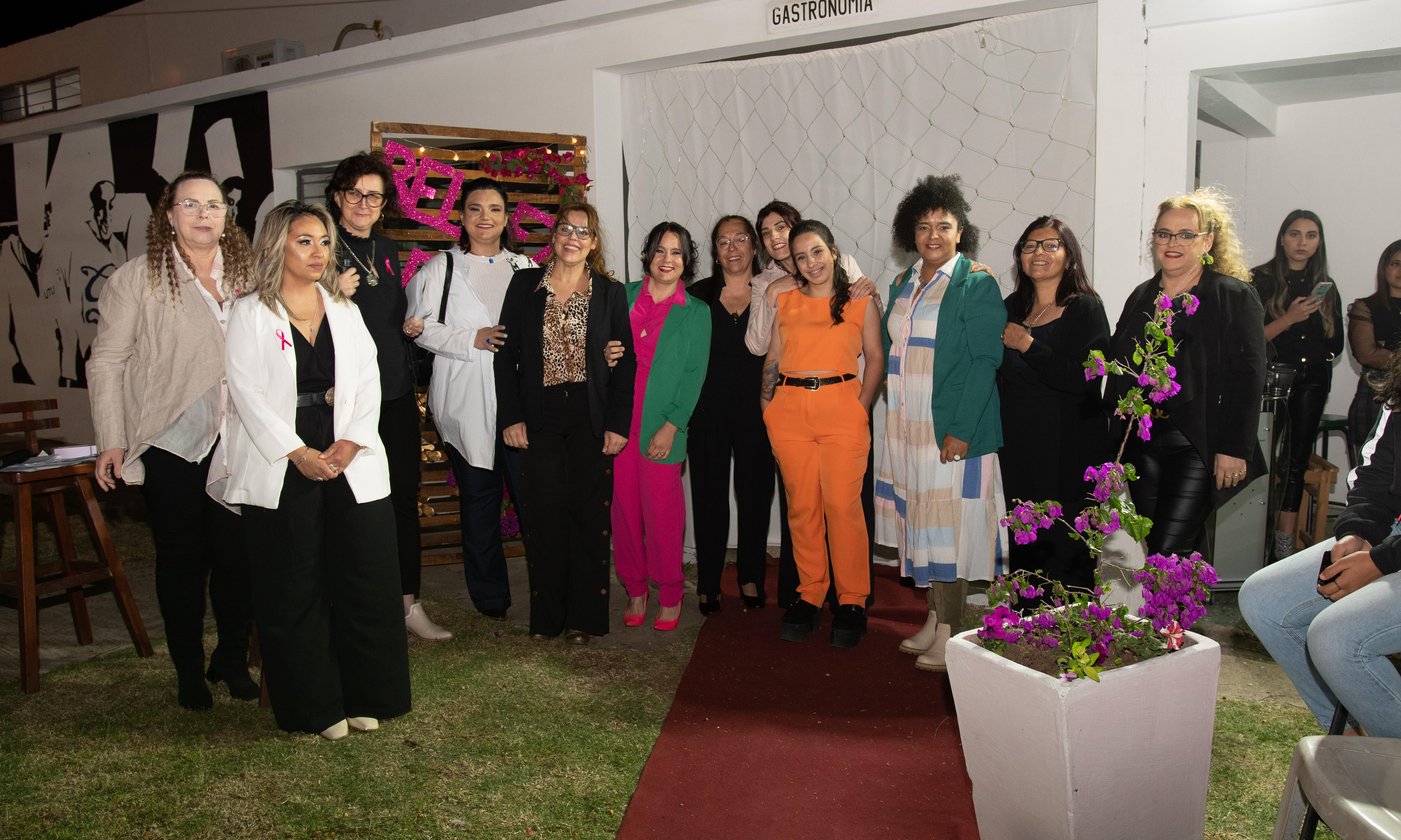 Alumnos de belleza Escuela Técnica Artigas