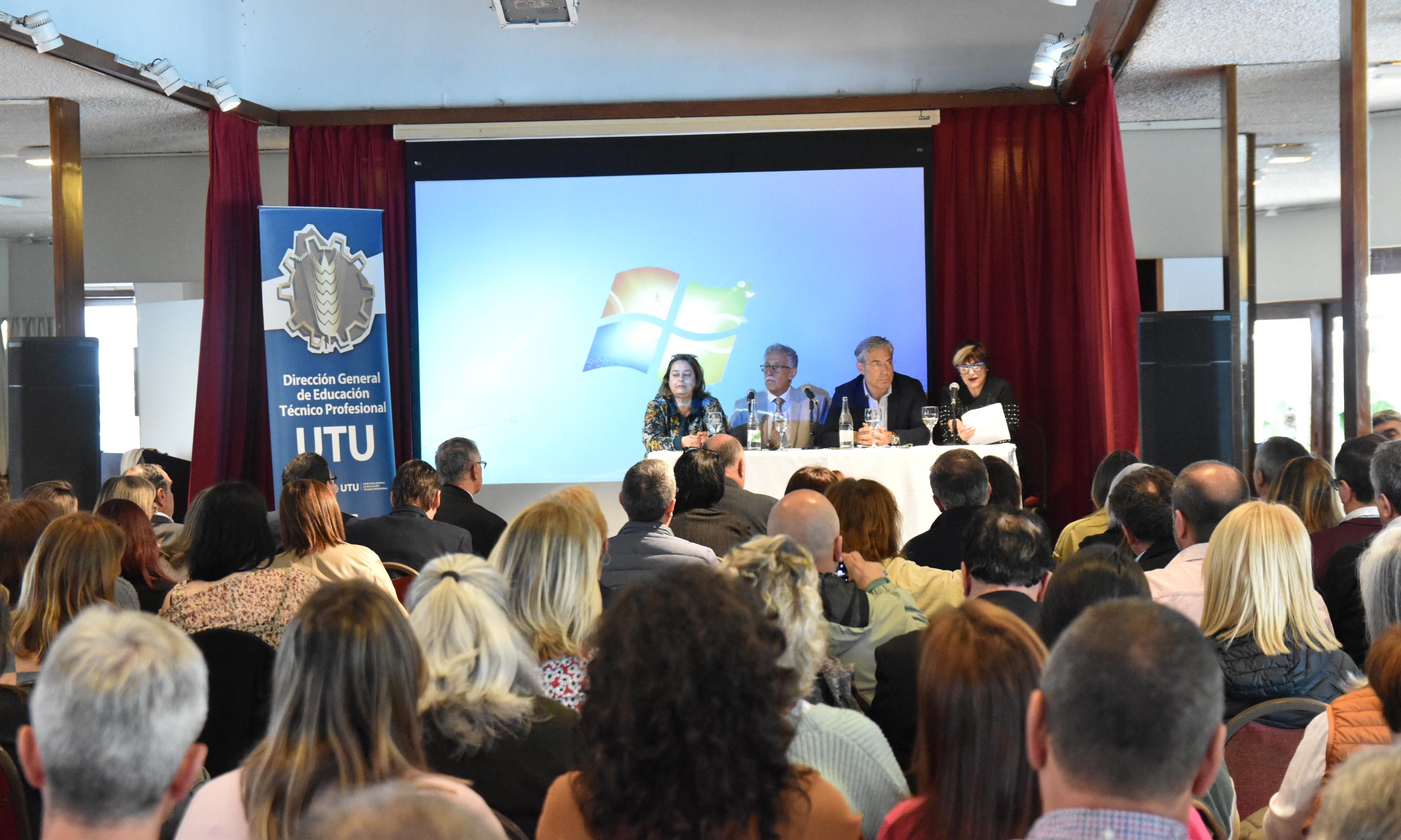 Encuentro nacional de directores de centros educativos de UTU