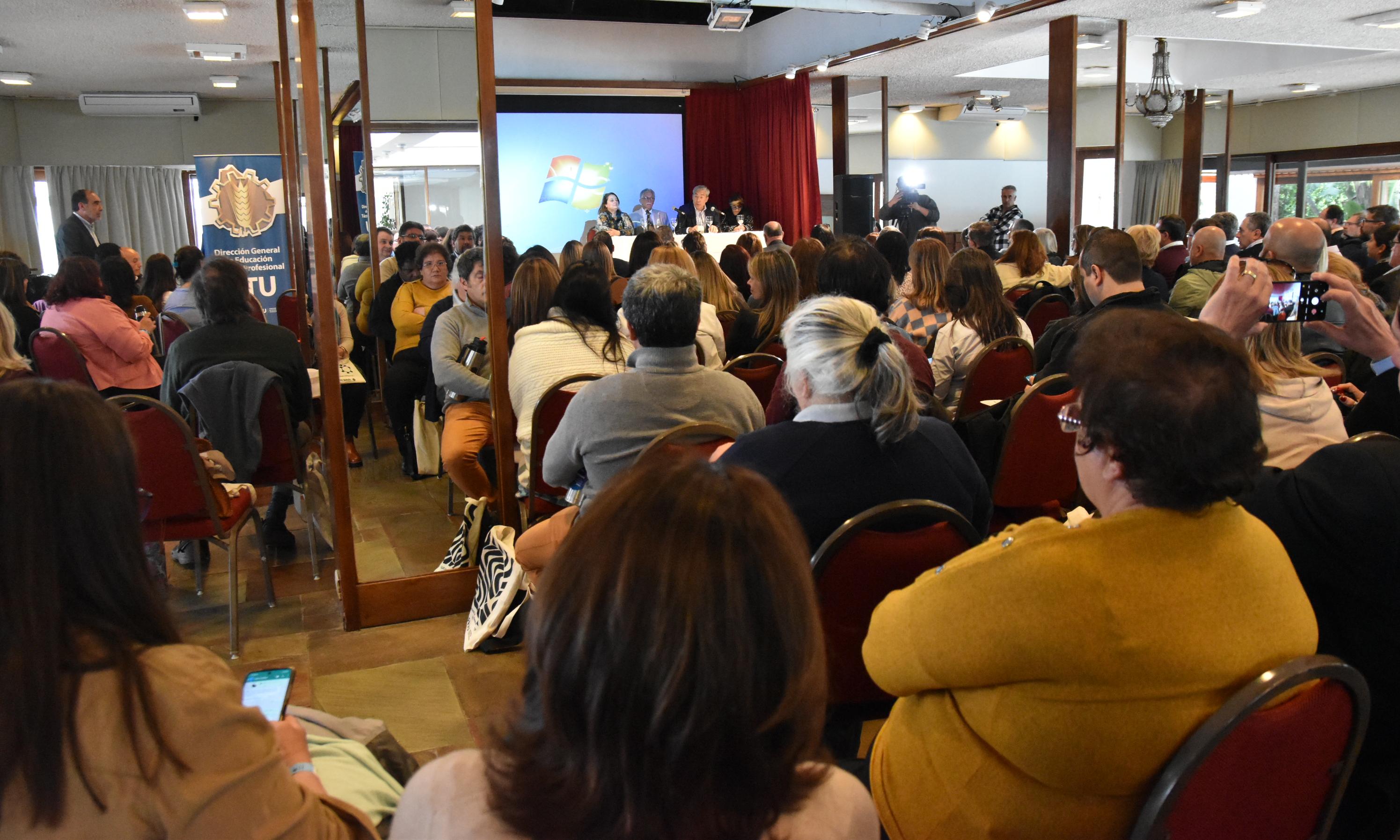 Encuentro nacional de directores de centros educativos de UTU