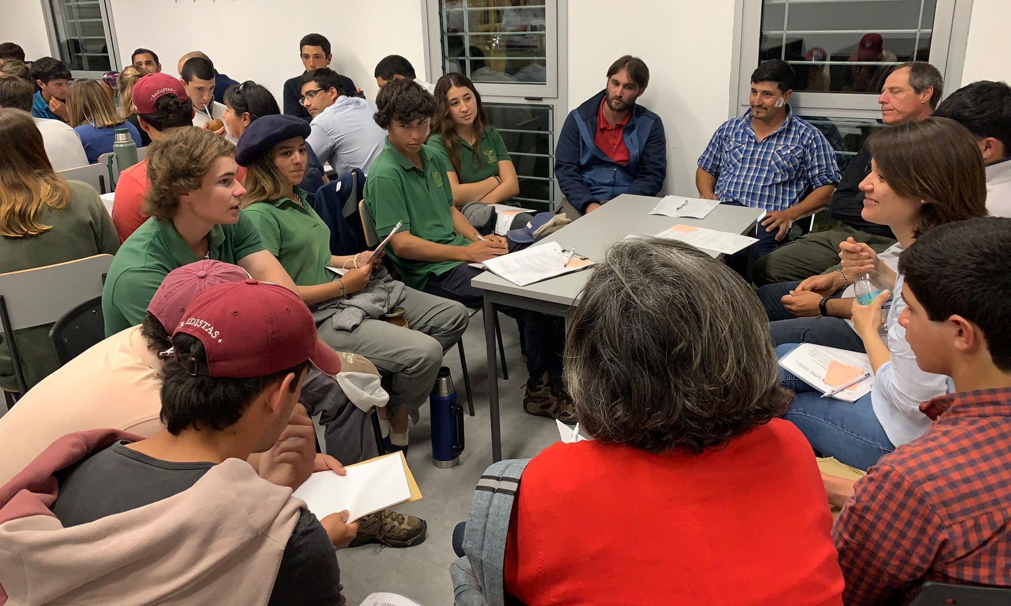 Mesa de Diálogo “Tecnologías para la producción lechera familiar”