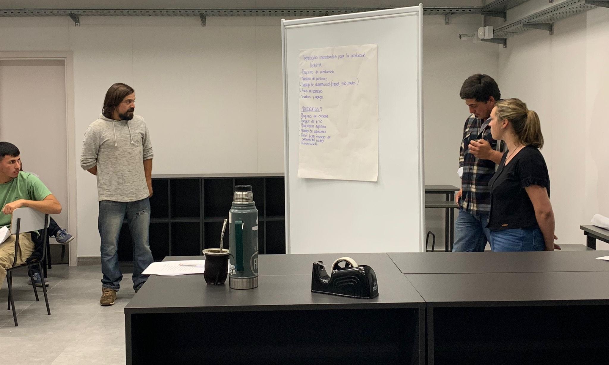 Mesa de Diálogo “Tecnologías para la producción lechera familiar”