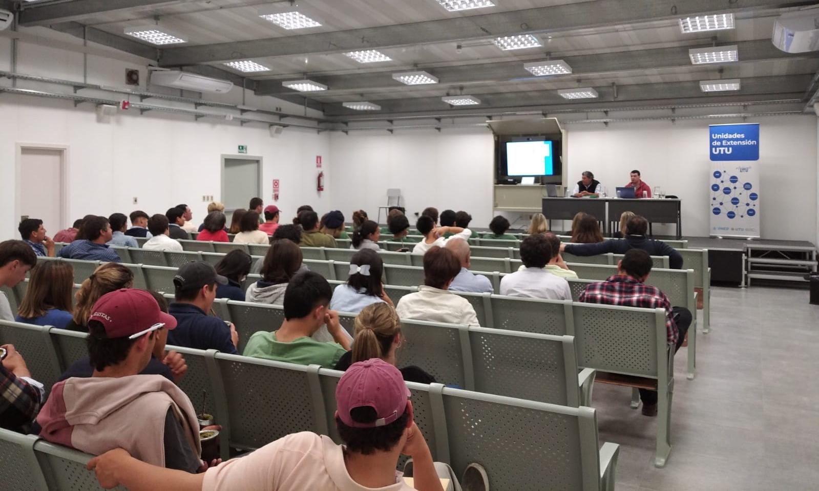 Mesa de Diálogo “Tecnologías para la producción lechera familiar”