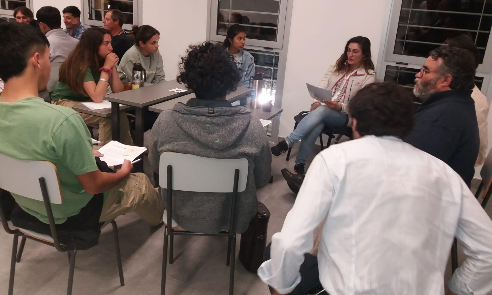 Mesa de Diálogo “Tecnologías para la producción lechera familiar”