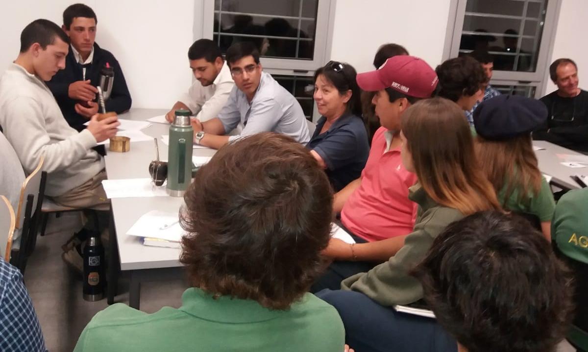 Mesa de Diálogo “Tecnologías para la producción lechera familiar”
