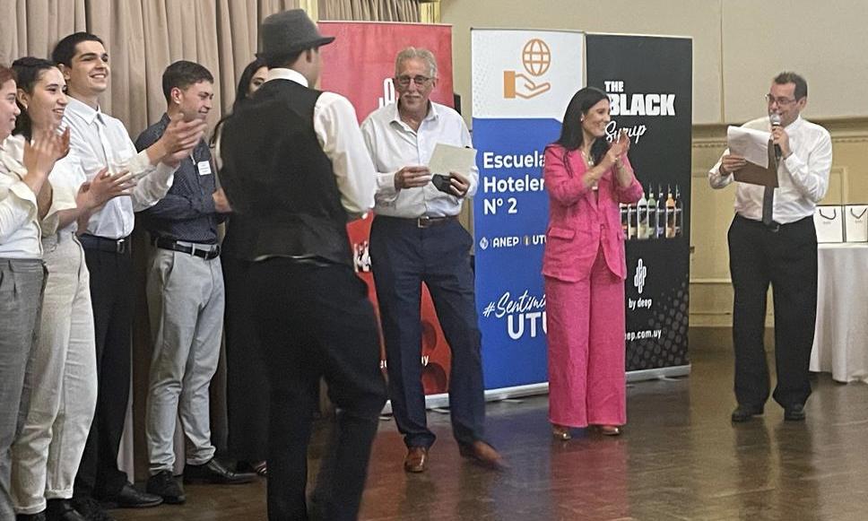 Se realizó un certamen interescolar de mozos y barman