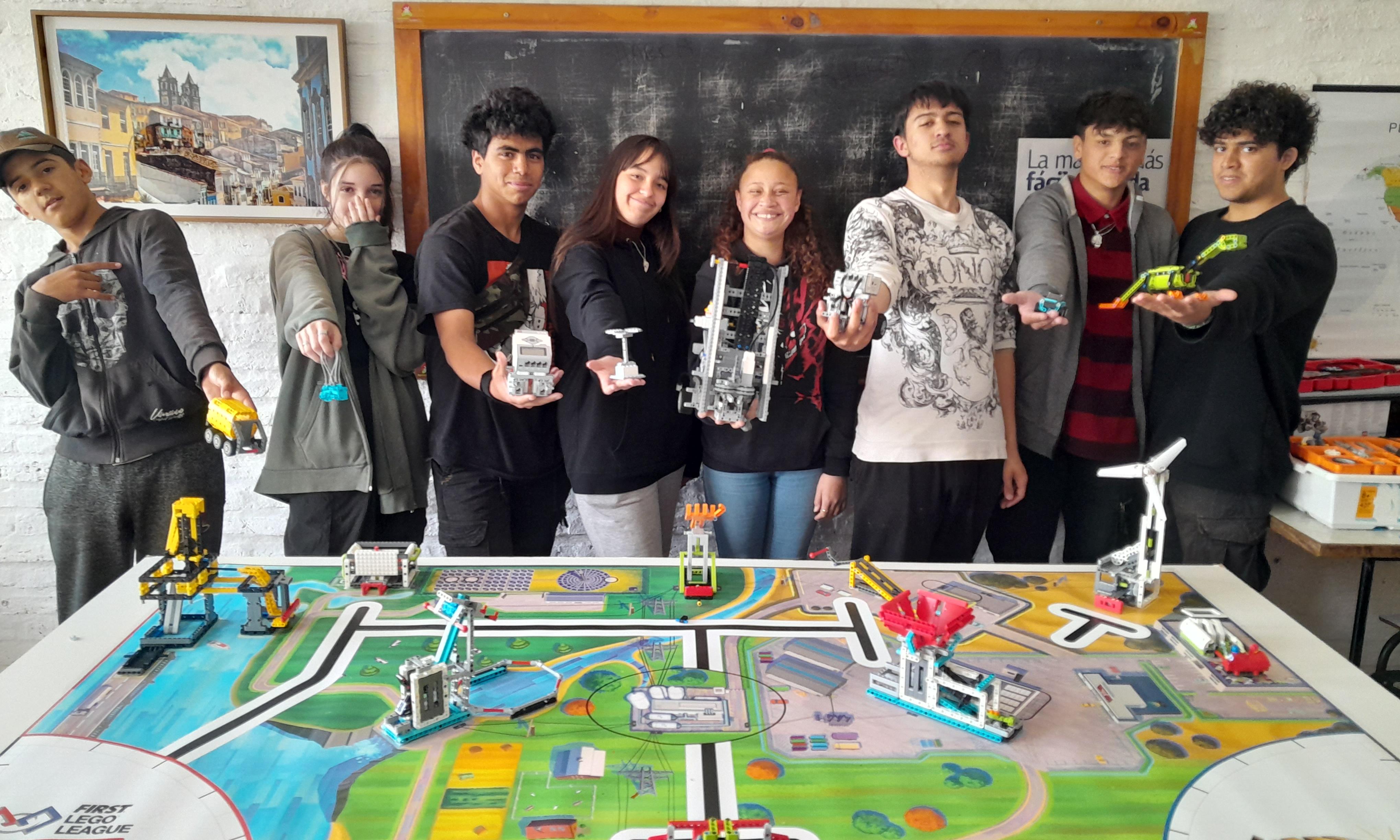 Alumnos Escuela Técnica Malvín Norte. Olimpíadas de Robótica