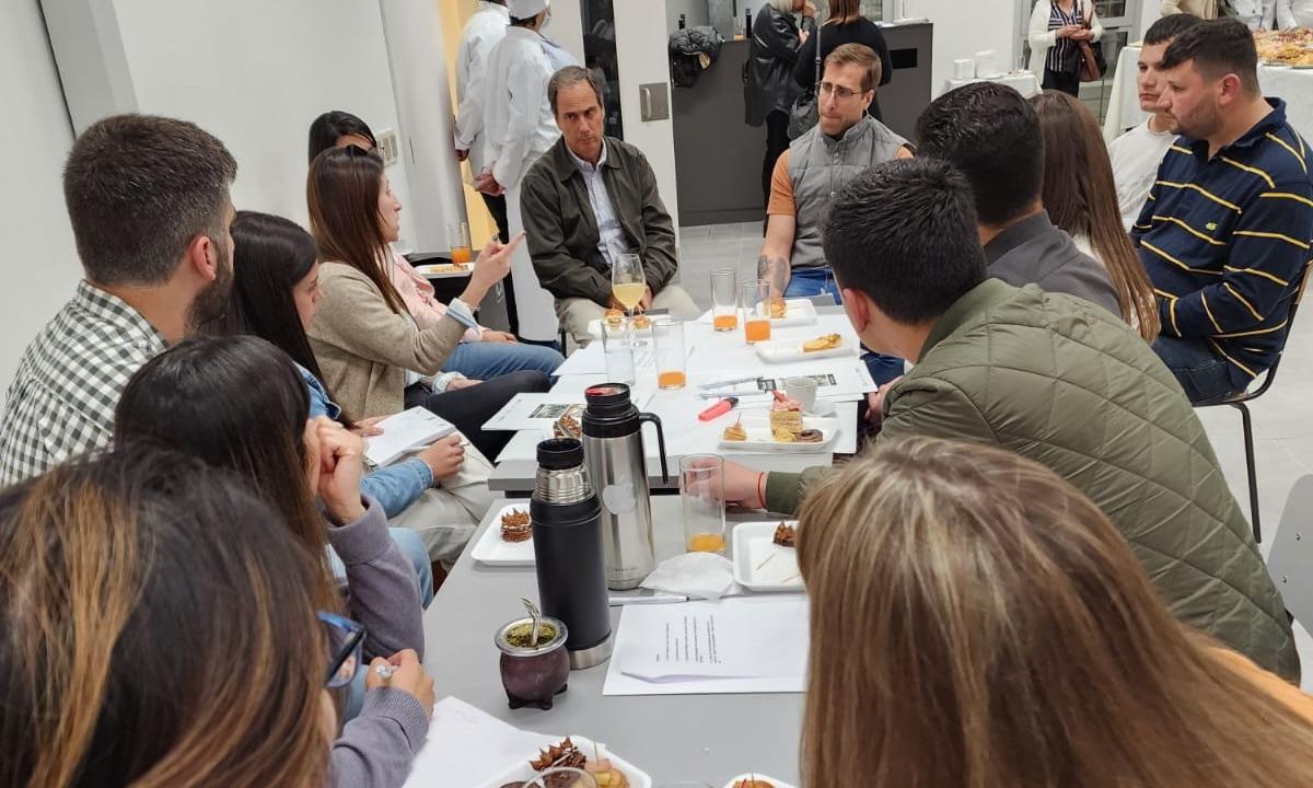 IAE San José: Mesa de diálogo contribuyendo al desarrollo y fortalecimiento de las Pymes Lácteas 