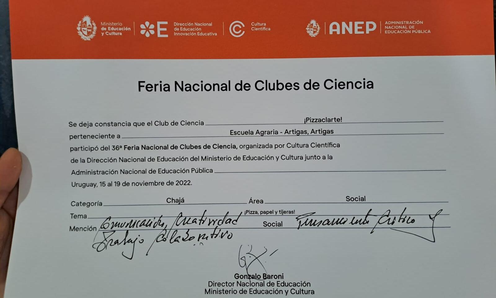 Club de Ciencia PIZACLARTE de la Escuela Agraria de Artigas
