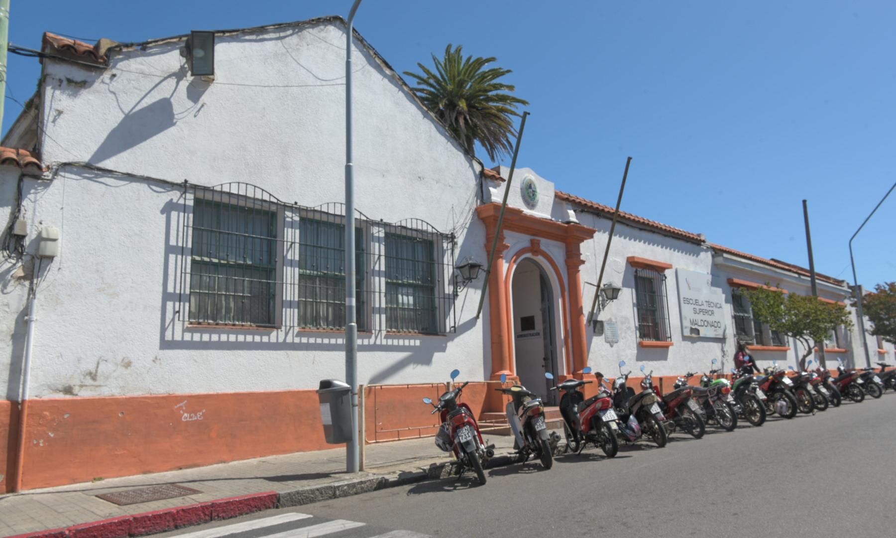 Recorrida por centros educactivos de Maldonado