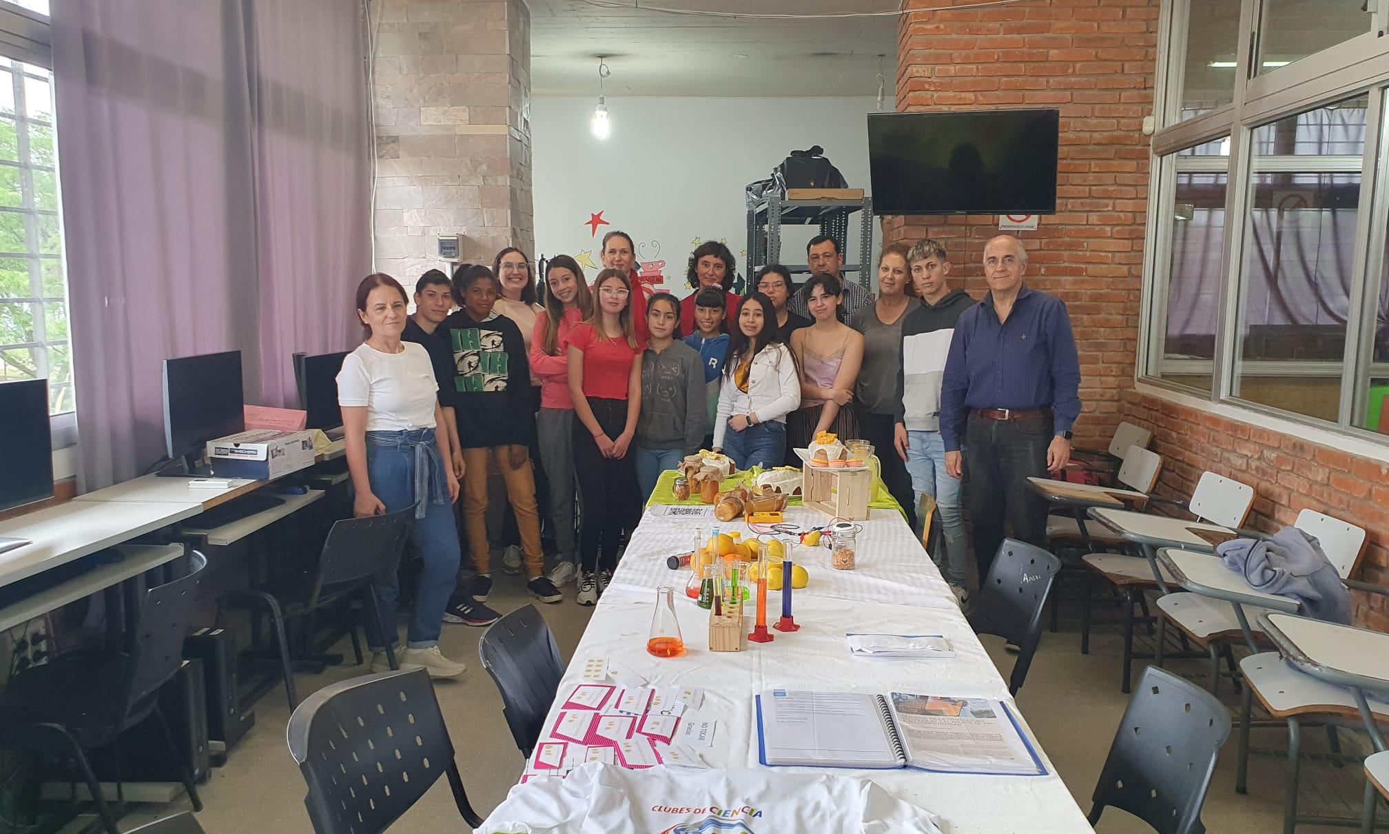 Visita representatnes Universidad de Varsovia al Club de Ciencia UTU Vista Linda