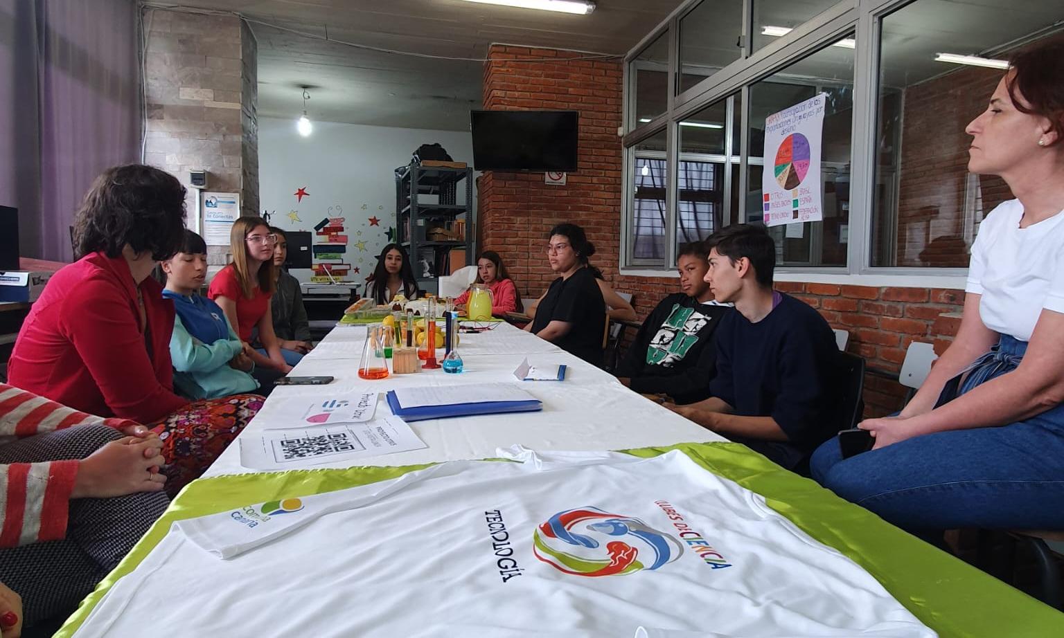 Visita representatnes Universidad de Varsovia al Club de Ciencia UTU Vista Linda