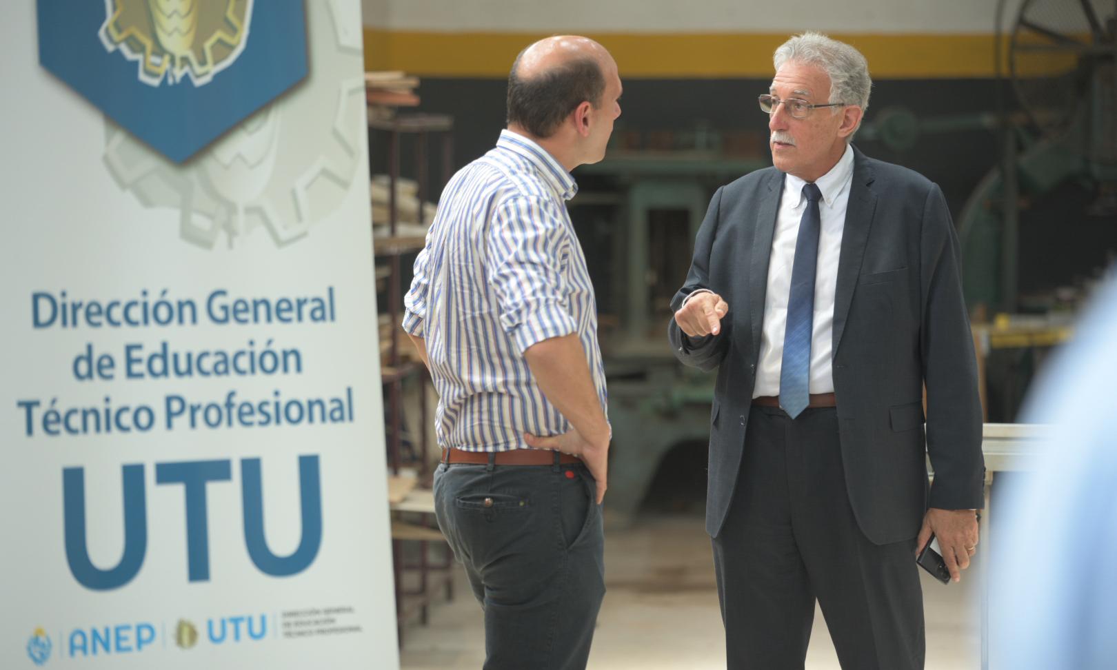 UTU brindará en 2023, curso de Carpintería para liberados del sistema penitenciario