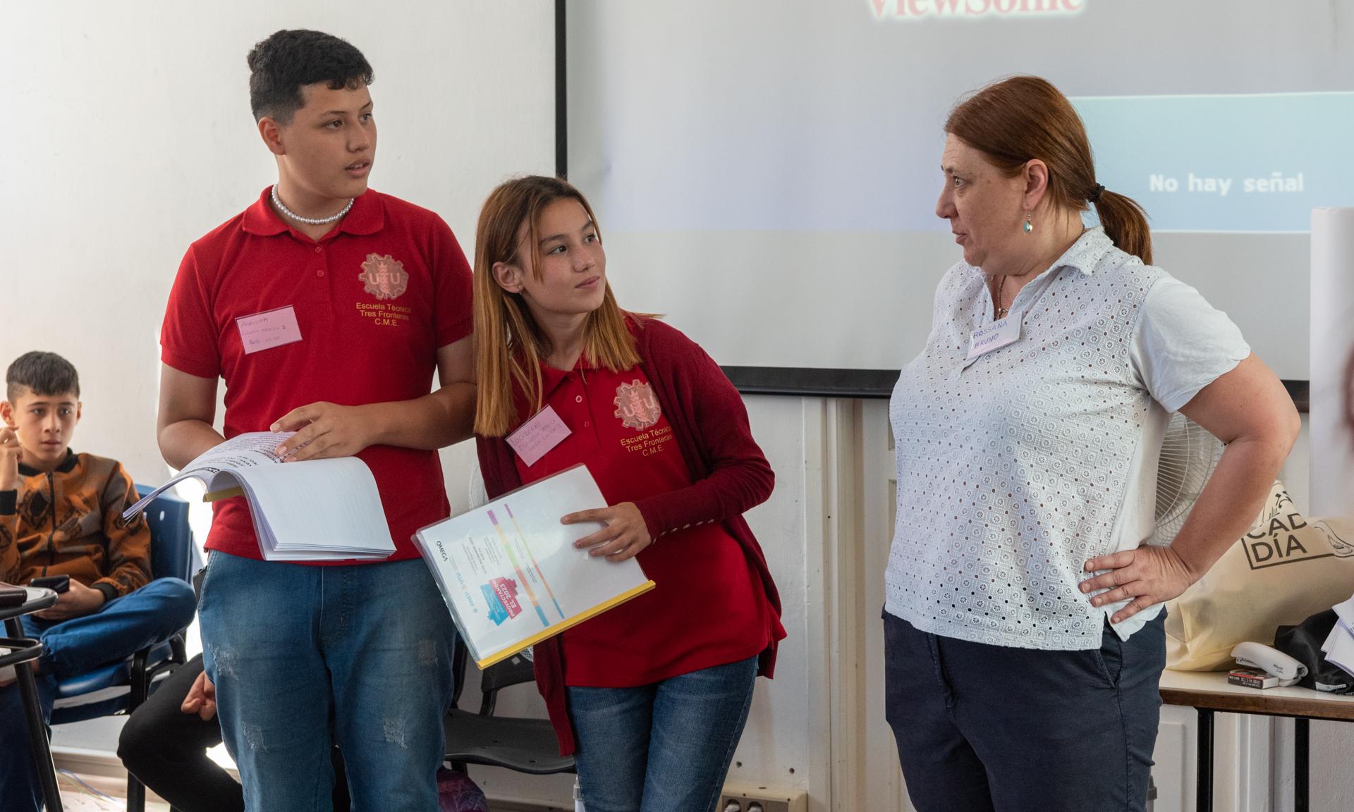 Primeros conversatorios de Equipos de Gestión de los Centros María Espínola y Nacional Estudiantil