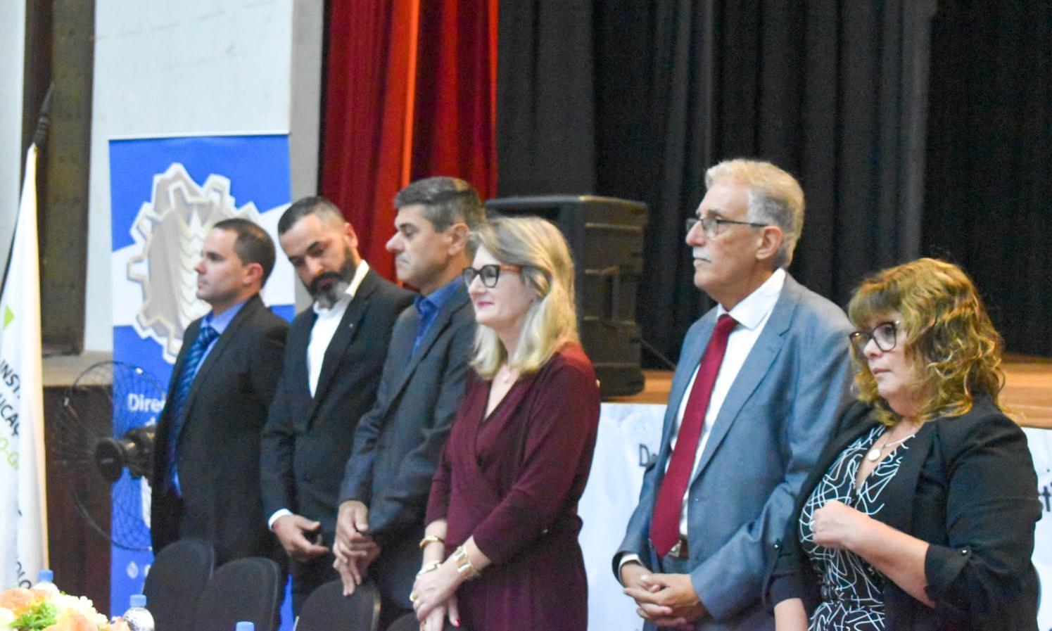 Entrega de títulos de los Cursos Técnicos Terciarios binacionales