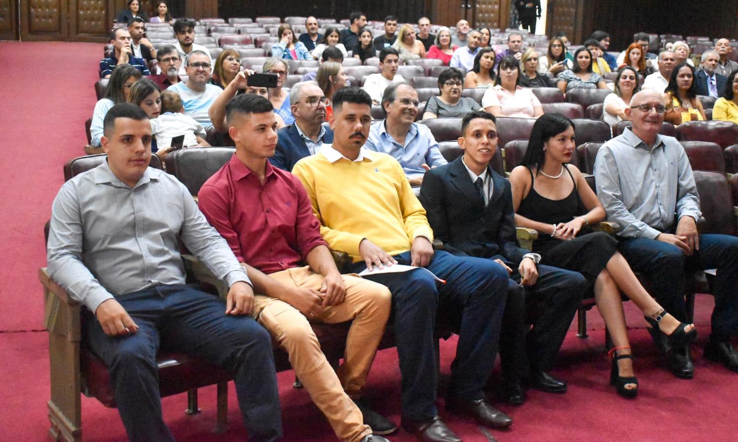Entrega de títulos de los Cursos Técnicos Terciarios binacionales