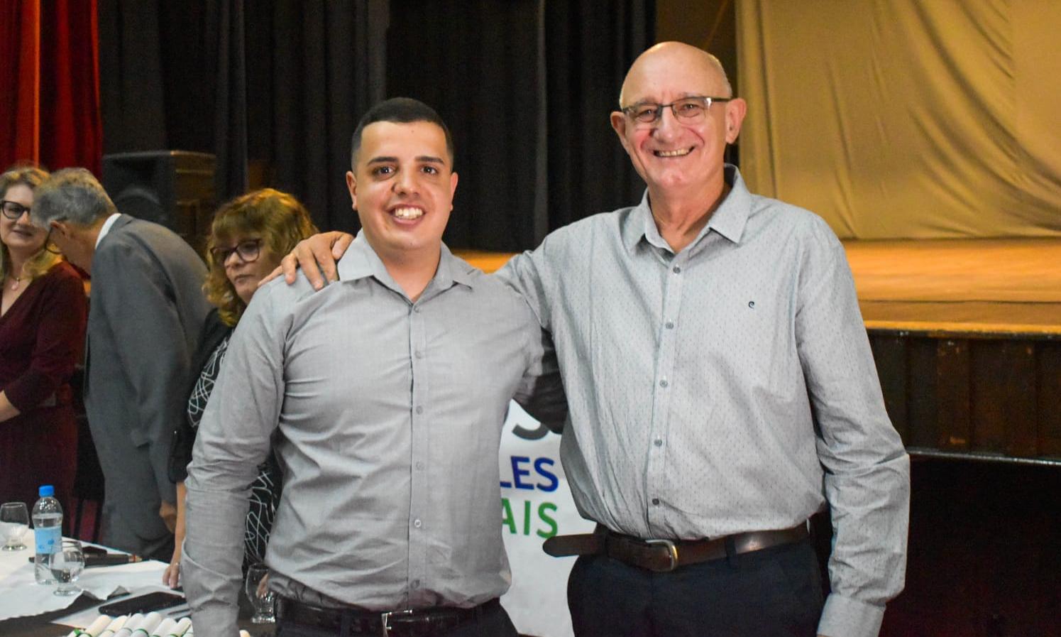 Entrega de títulos de los Cursos Técnicos Terciarios binacionales