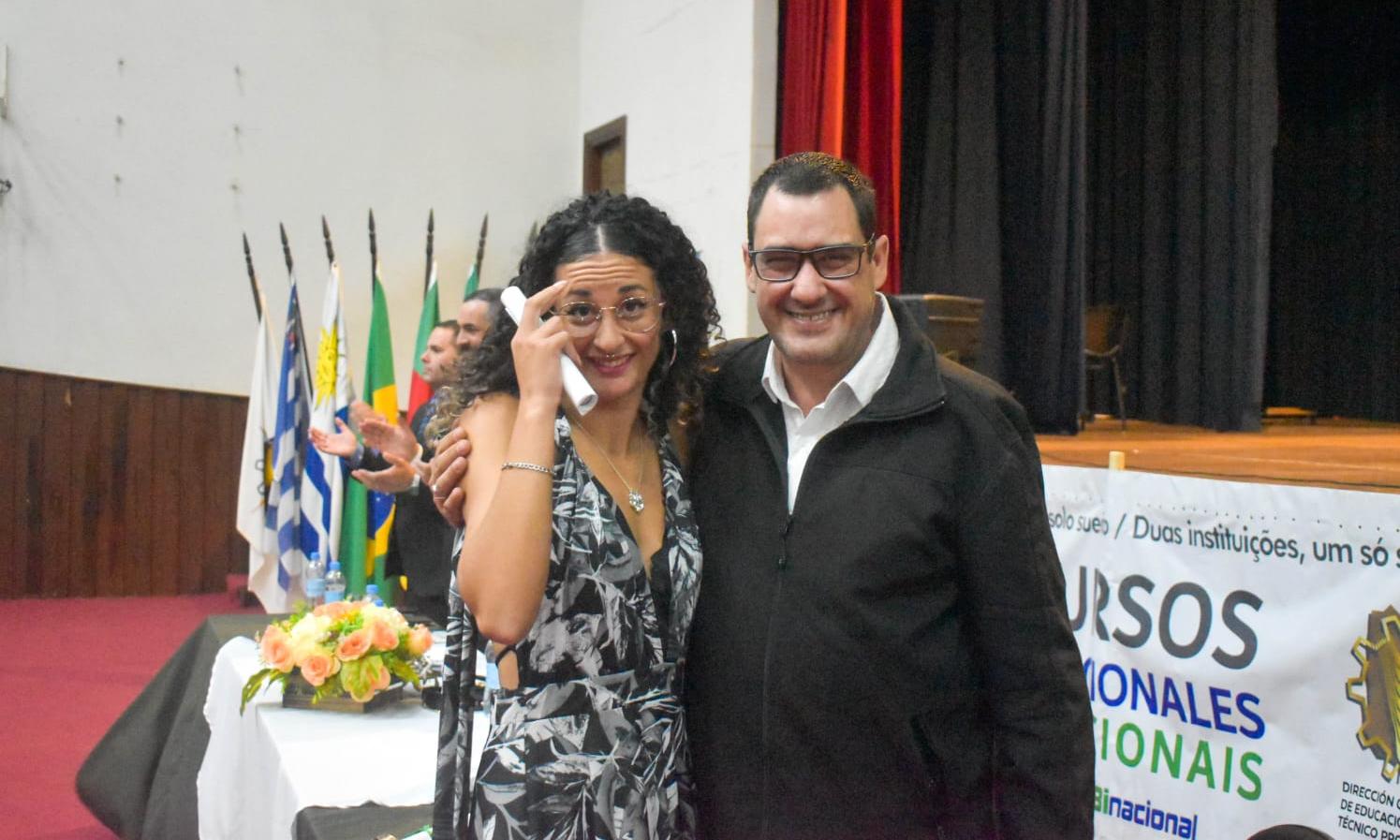 Entrega de títulos de los Cursos Técnicos Terciarios binacionales