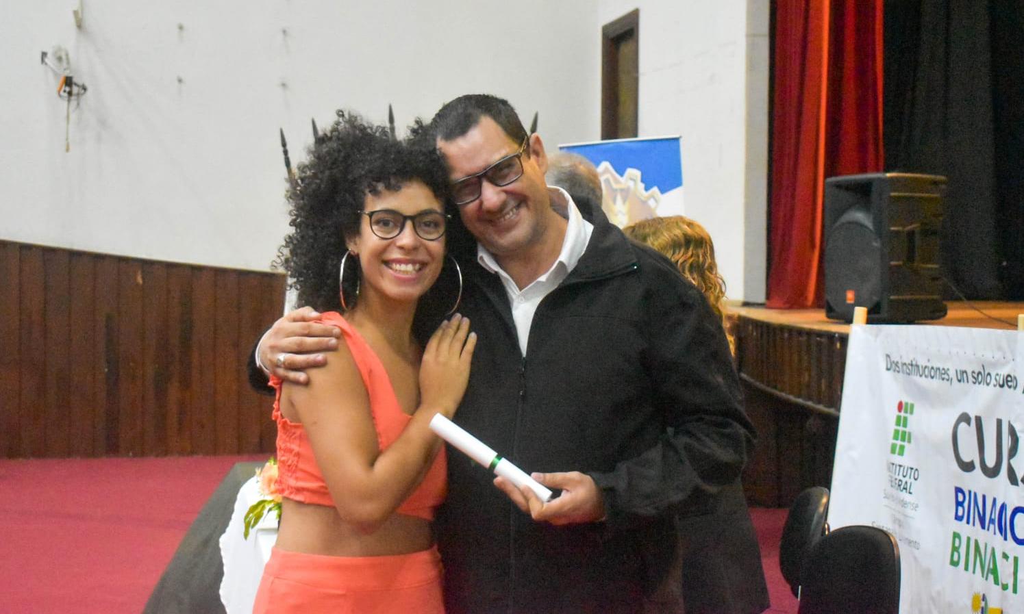 Entrega de títulos de los Cursos Técnicos Terciarios binacionales